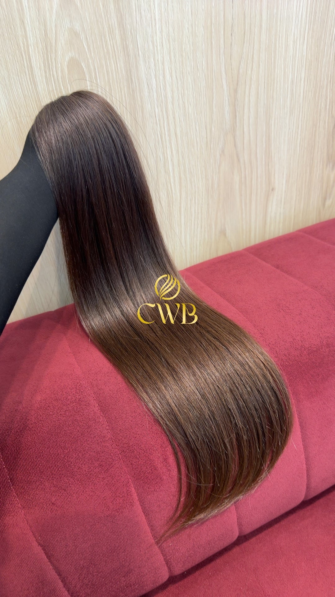 Detalhe do cabelo castanho claro liso 63cm — CWB Cabelos