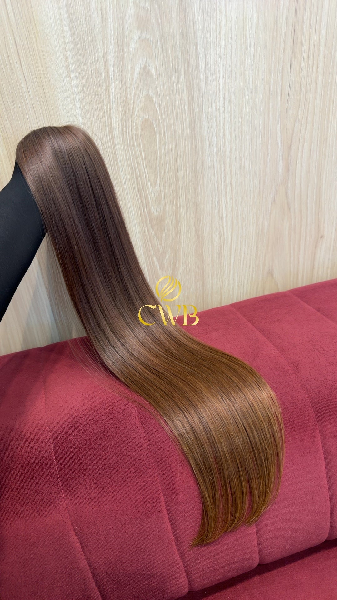 Detalhe do cabelo loiro escuro liso 67cm — CWB Cabelos