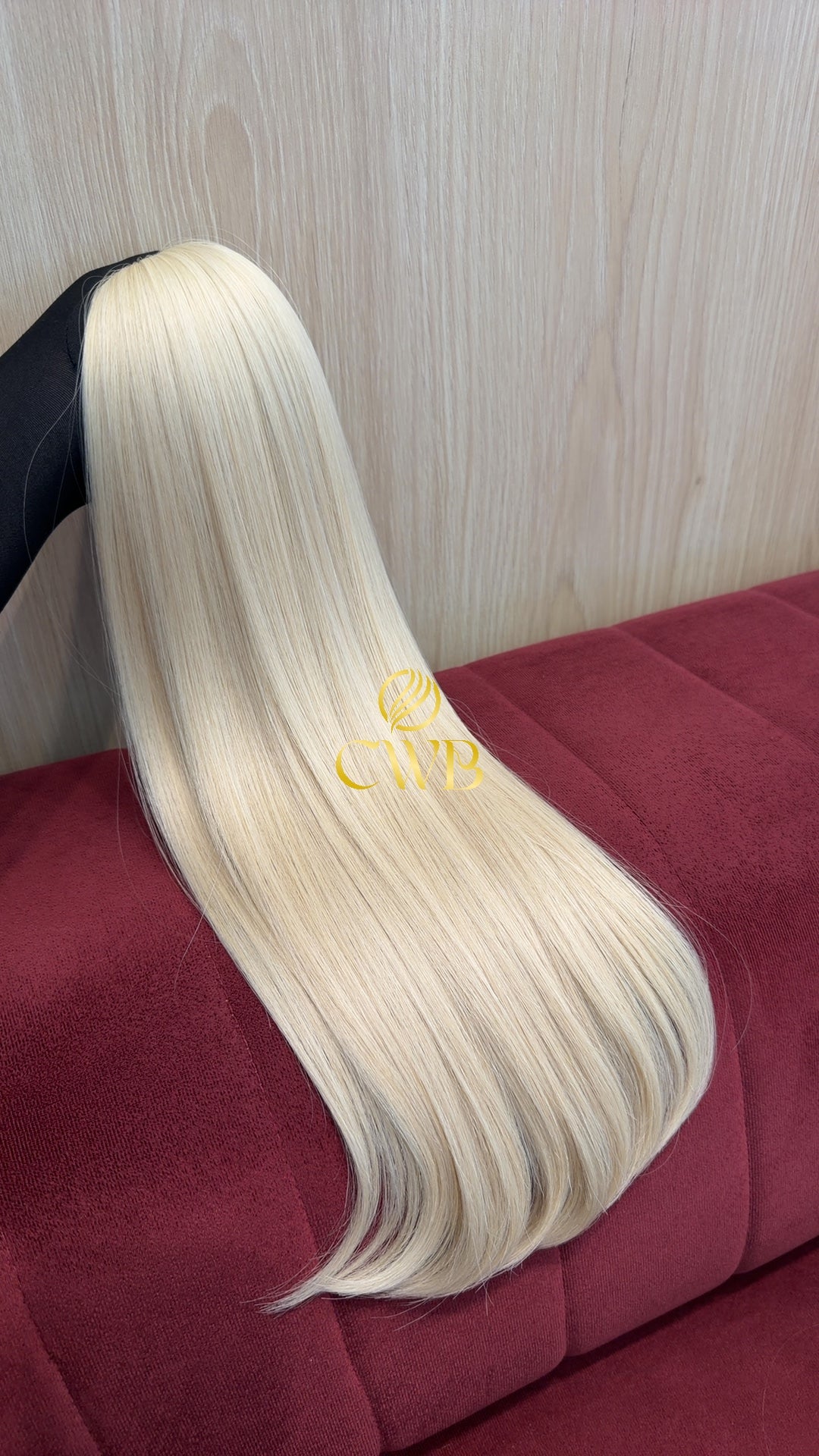 Detalhe do cabelo loiro descolorido global liso 56cm — CWB Cabelos