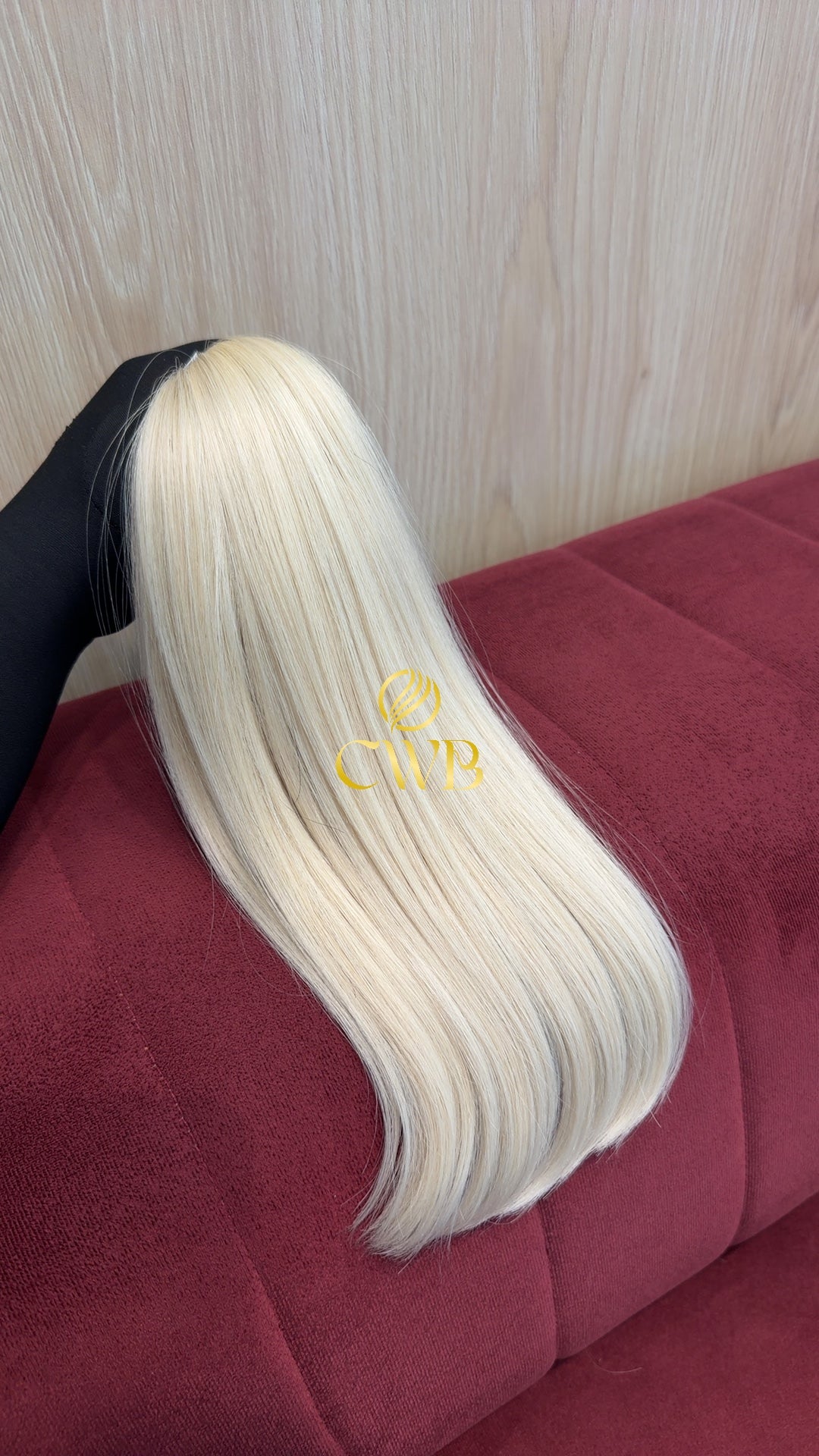 Detalhe do cabelo loiro descolorido global liso 42cm — CWB Cabelos