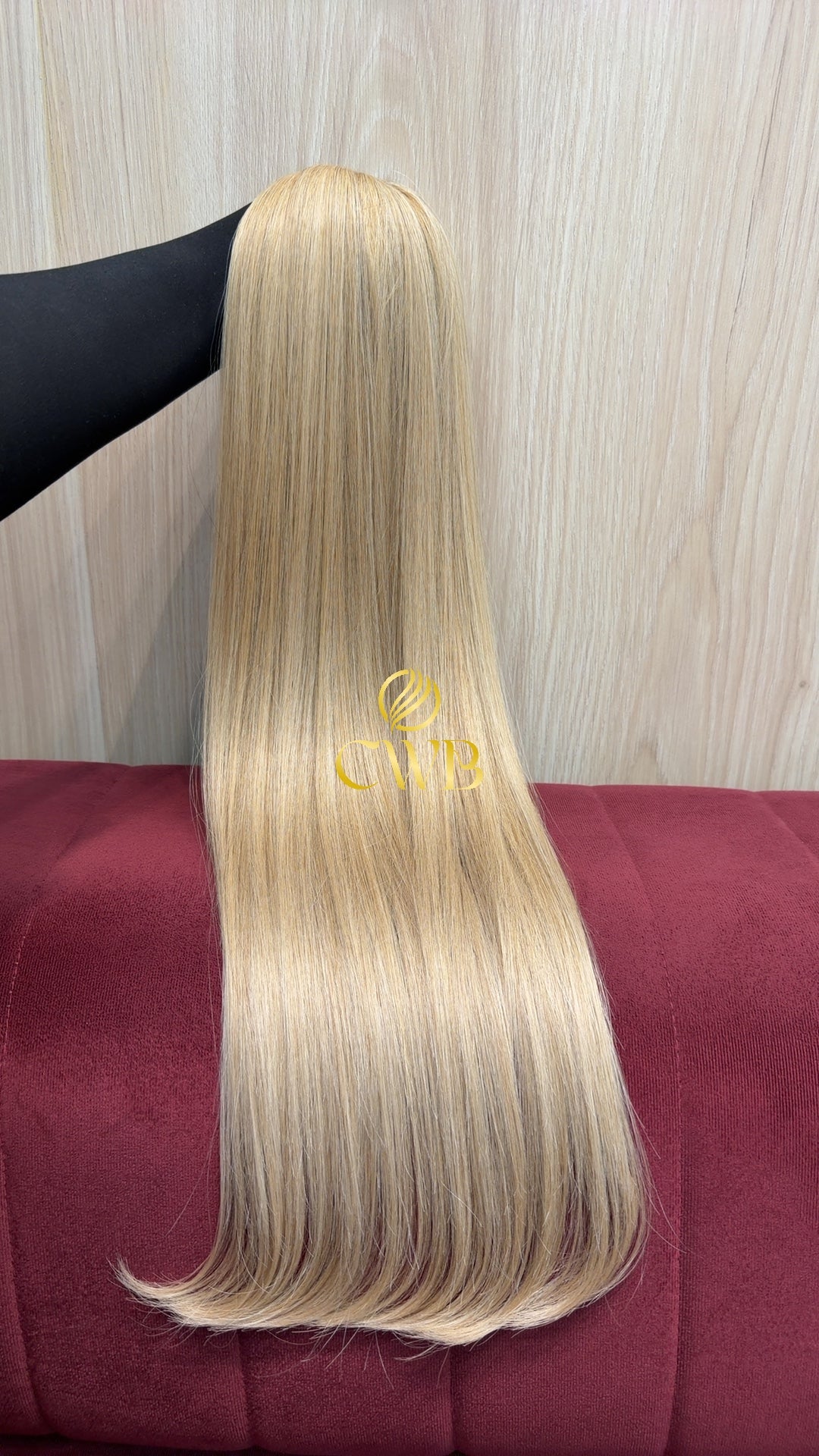 Cabelo humano natural loiro descolorido dourado liso 71cm 129g — mega hair peça única CWB, vista de trás