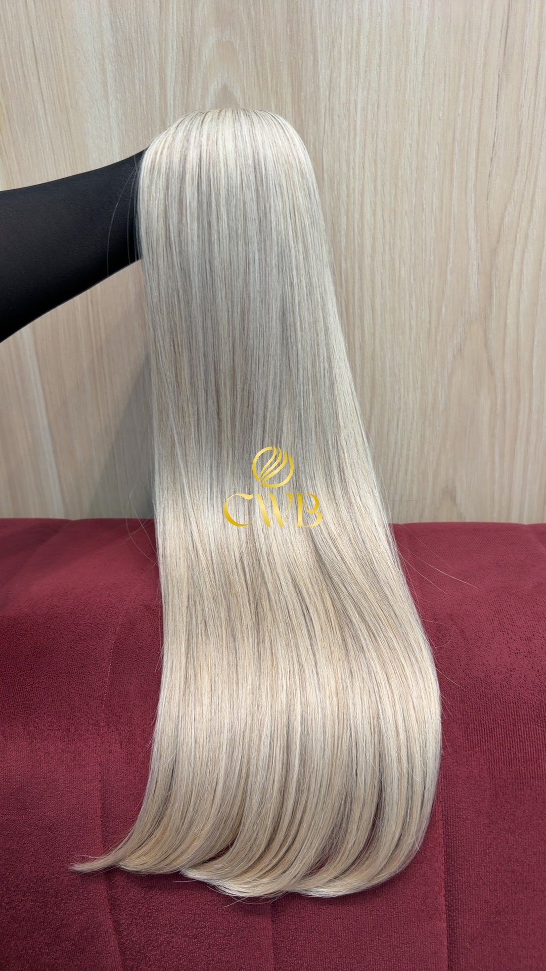 Cabelo humano natural loiro descolorido mesclado liso 64cm 133g — mega hair peça única CWB, vista de trás