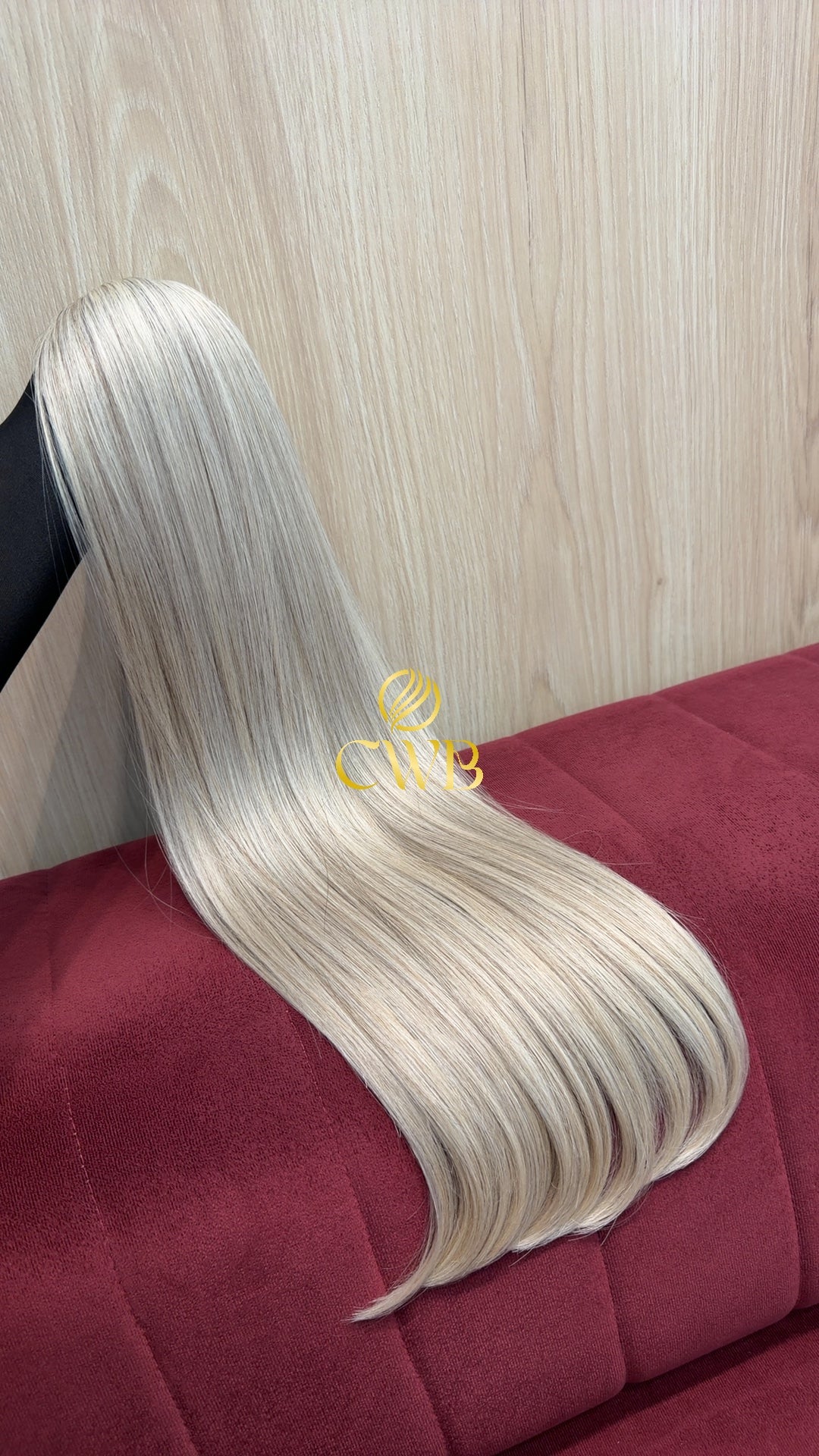Detalhe do cabelo loiro descolorido mesclado liso 64cm — CWB Cabelos