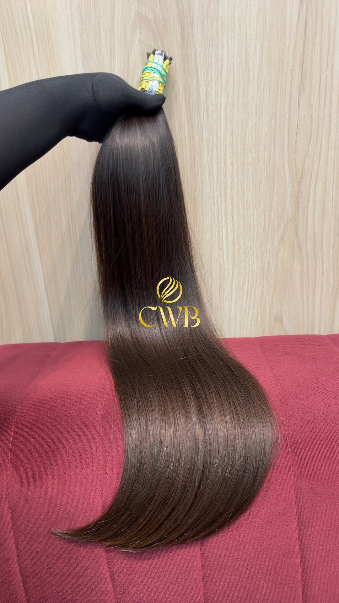 Textura do mega hair castanho claro liso natural CWB — peça única