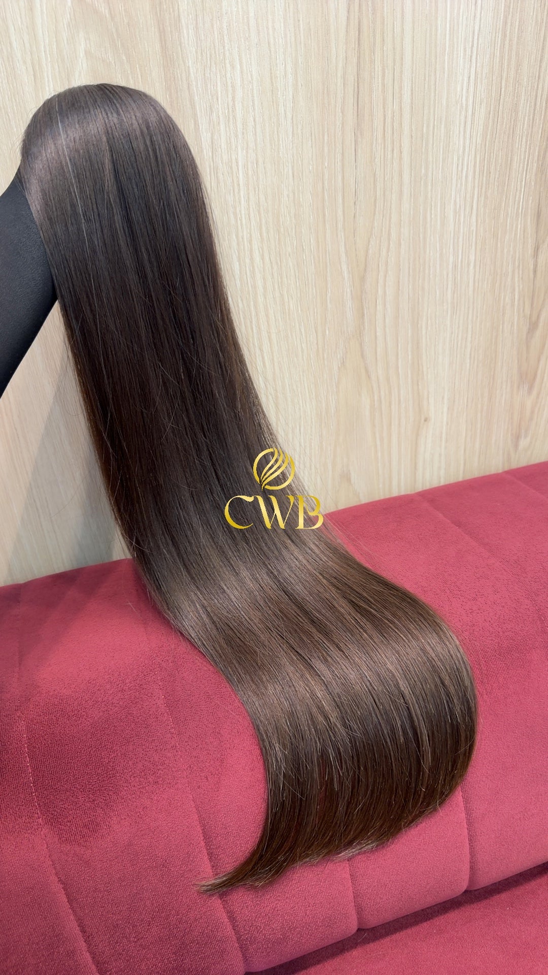 Detalhe do cabelo castanho claro liso 72cm — CWB Cabelos