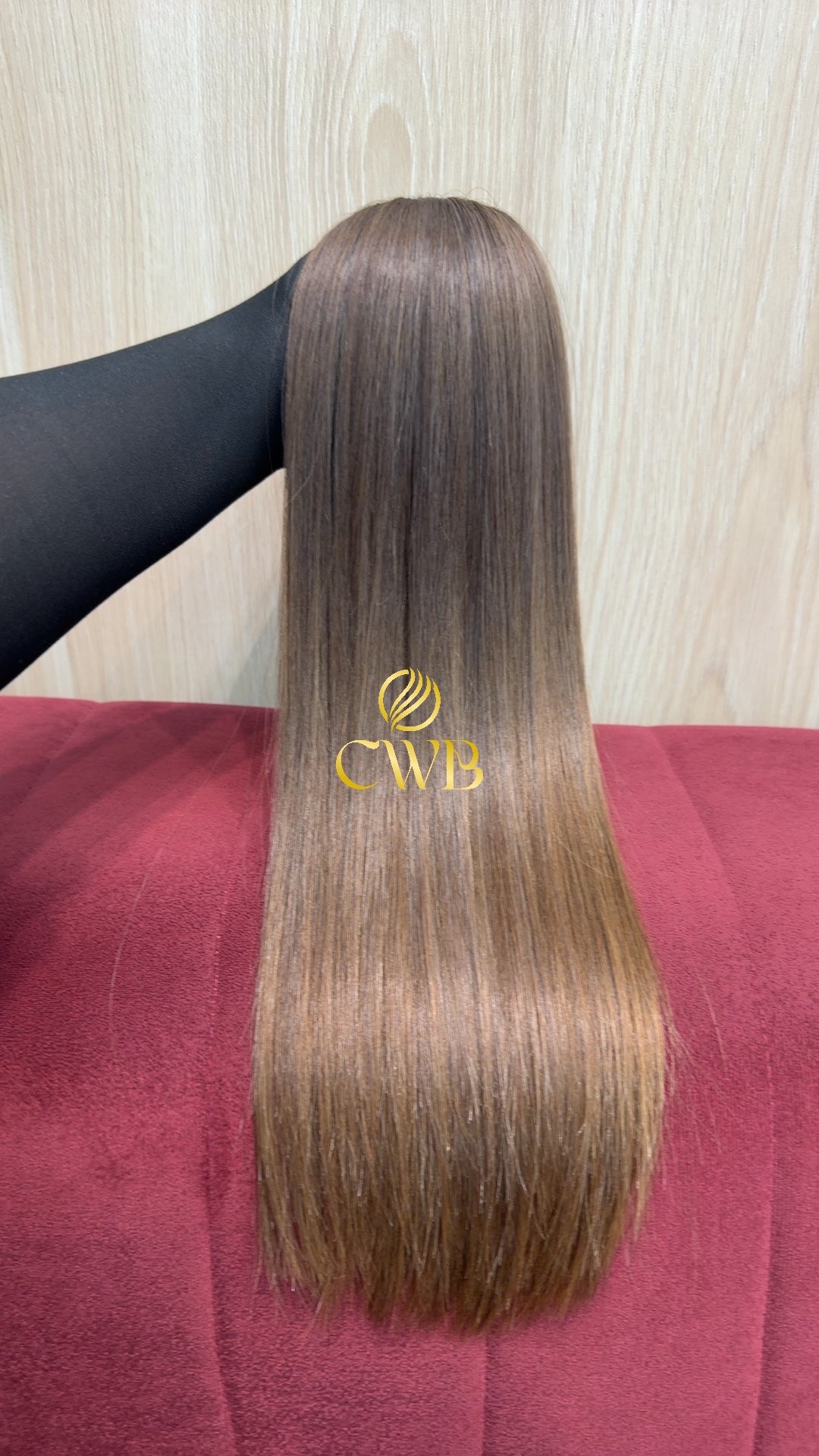Cabelo humano natural loiro médio liso 52cm 157g — mega hair peça única CWB, vista de trás