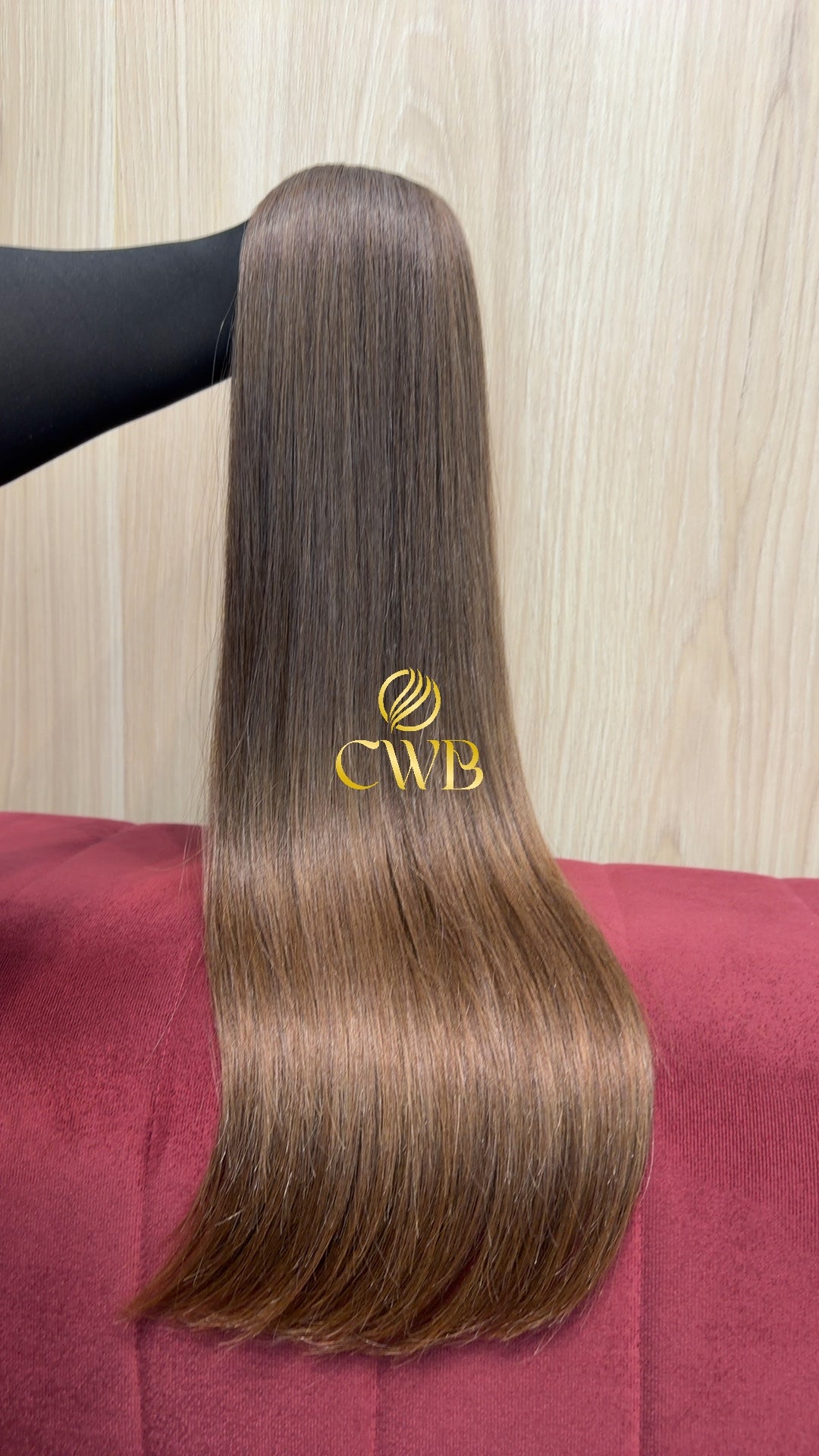 Cabelo humano natural loiro médio liso 68cm 146g — mega hair peça única CWB, vista de trás