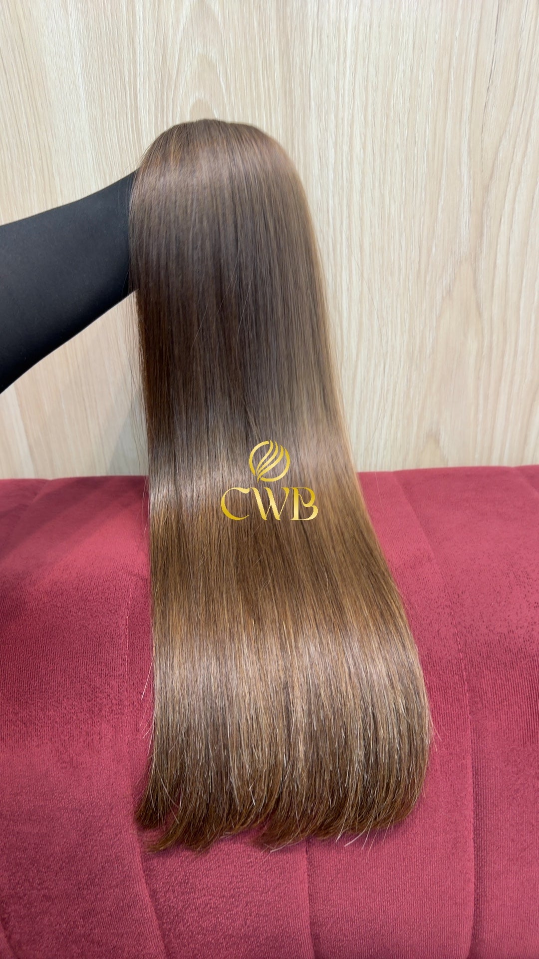 Cabelo loiro médio 64cm sendo medido — 165g brasileiro do Sul