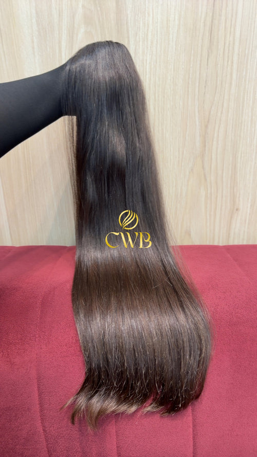 Cabelo humano natural castanho claro liso 65cm 110g — mega hair peça única CWB, vista de trás