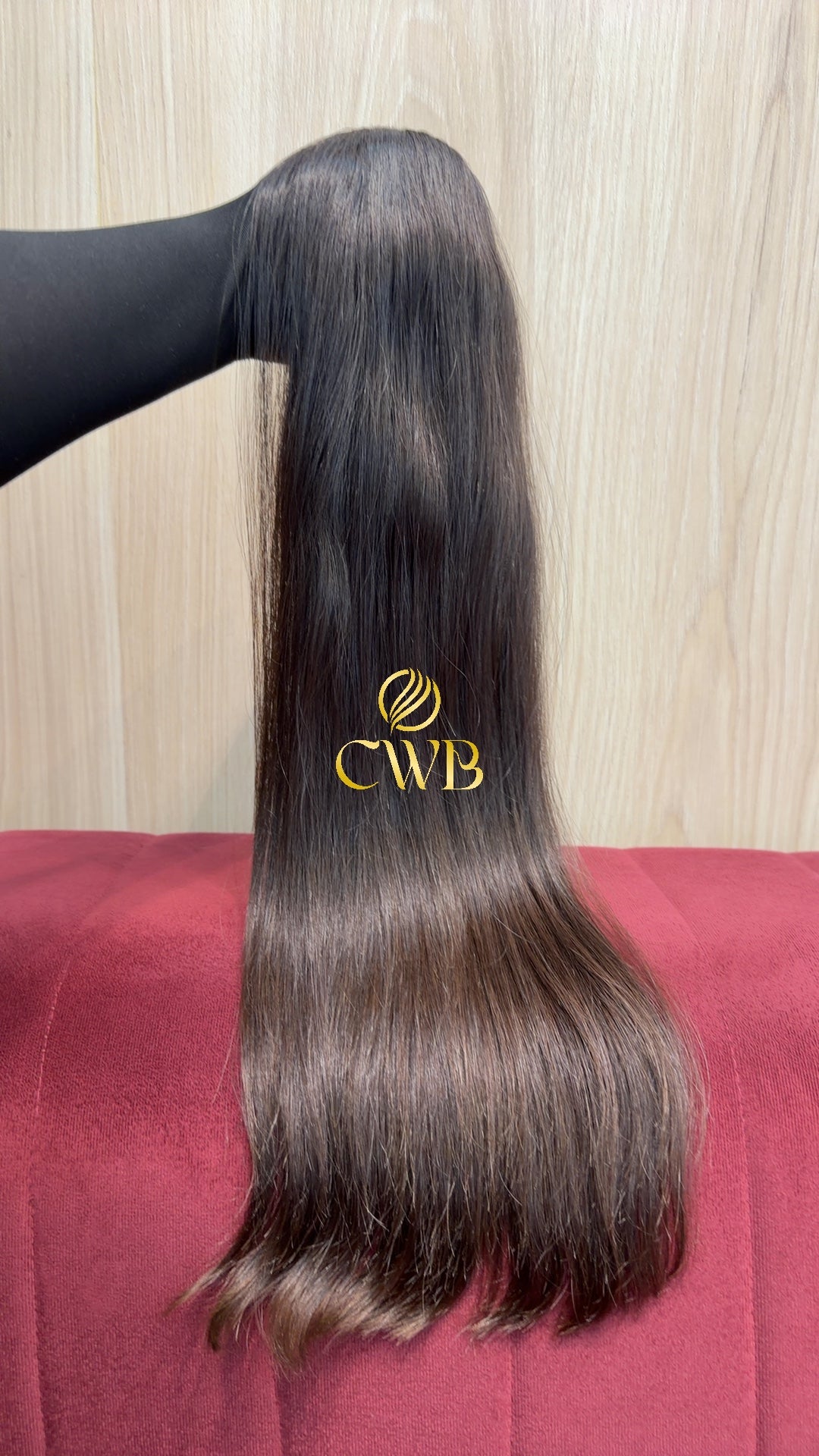 Cabelo castanho claro 65cm sendo medido — 110g brasileiro do Sul