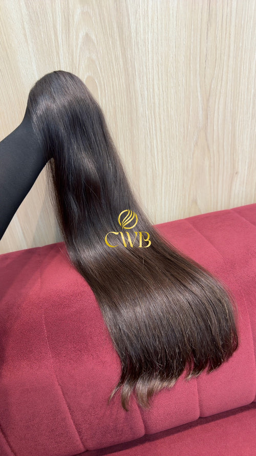 Detalhe do cabelo castanho claro liso 65cm — CWB Cabelos