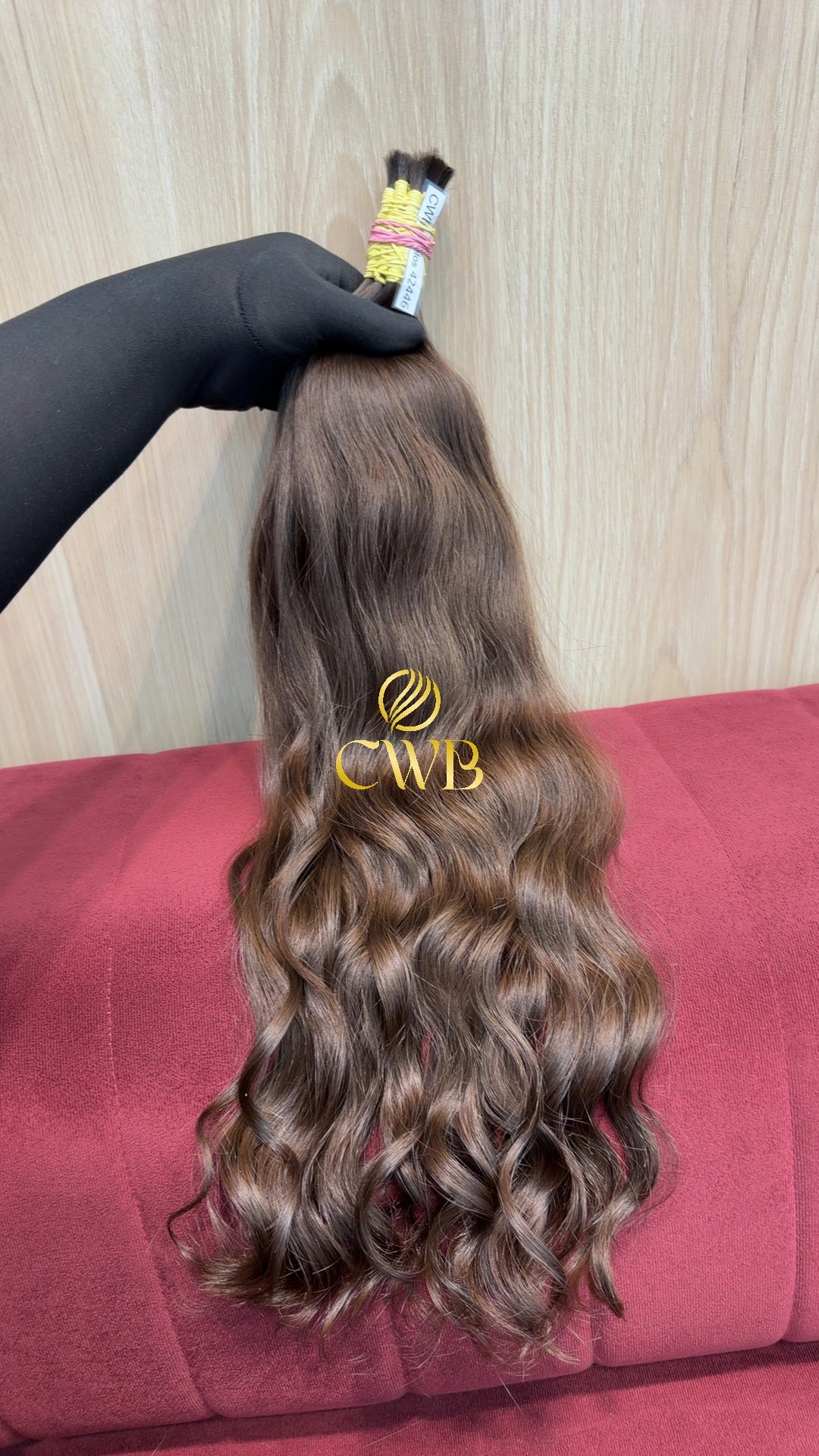 Textura do mega hair loiro escuro ondulado natural CWB — peça única