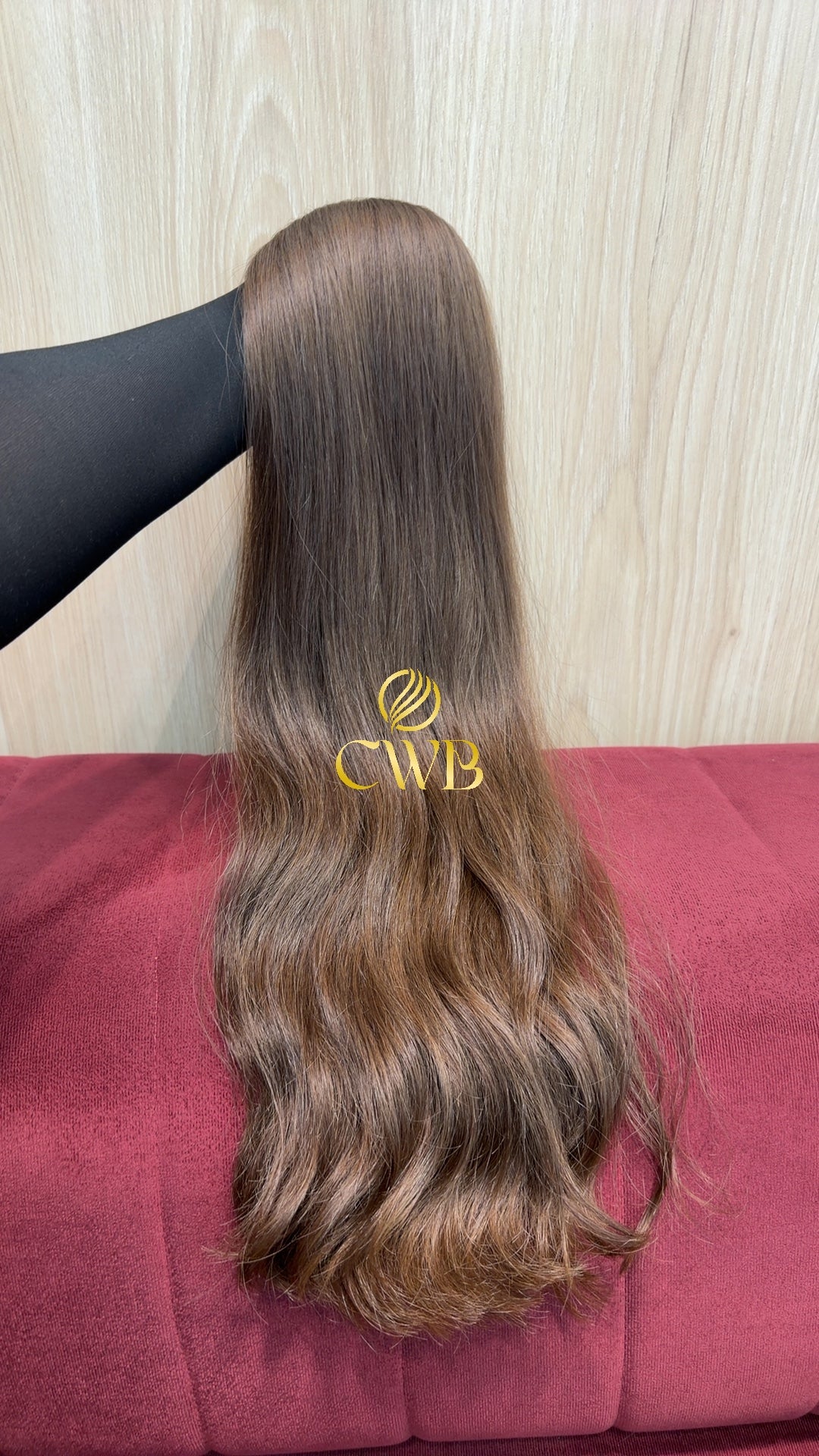 Cabelo loiro médio 63cm sendo medido — 140g brasileiro do Sul