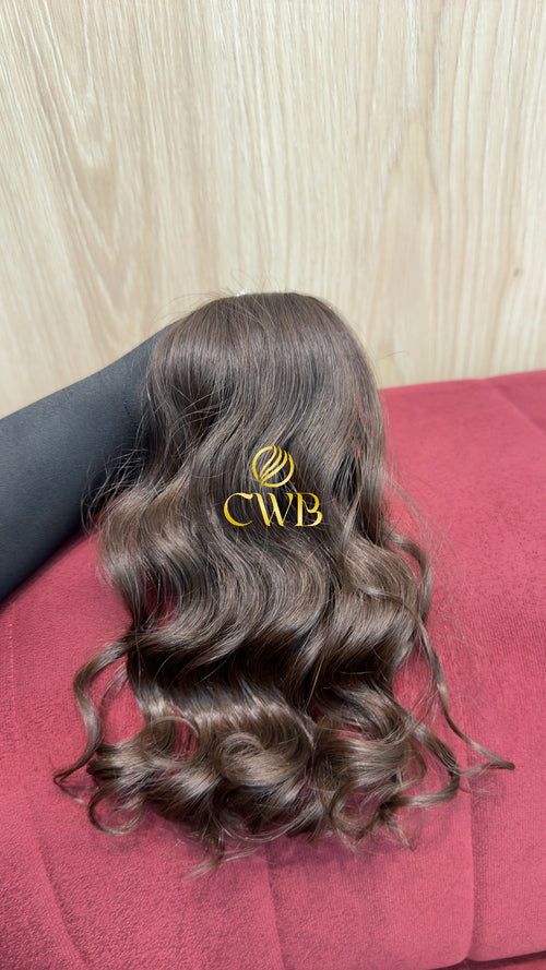 Cabelo humano natural castanho médio ondulado 32cm 61g — mega hair peça única CWB, vista de trás