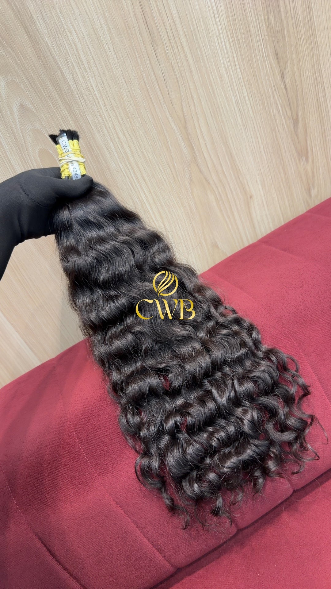 Textura do mega hair castanho escuro ondulado natural CWB — peça única