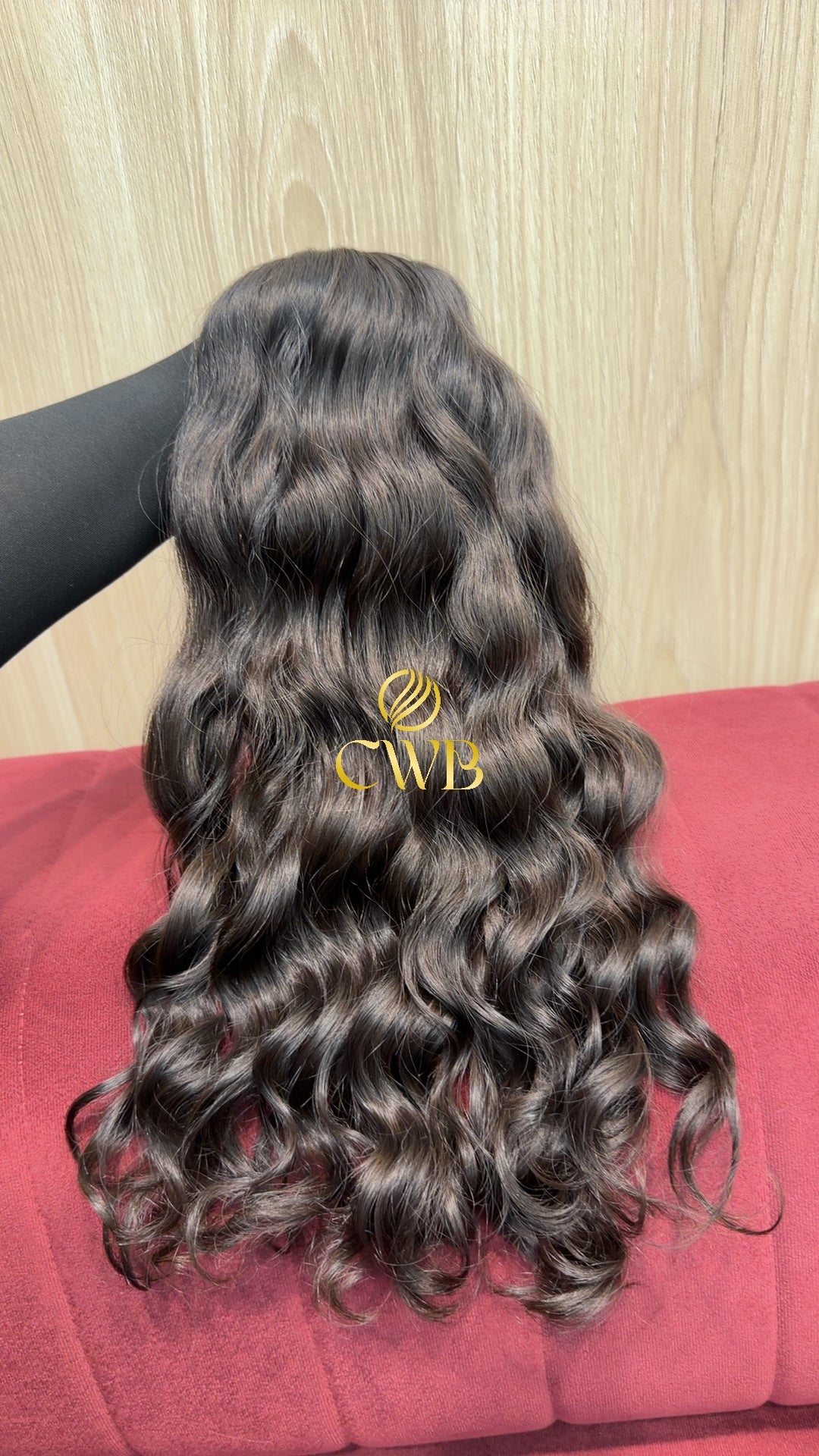 Cabelo castanho médio 49cm sendo medido — 195g brasileiro do Sul