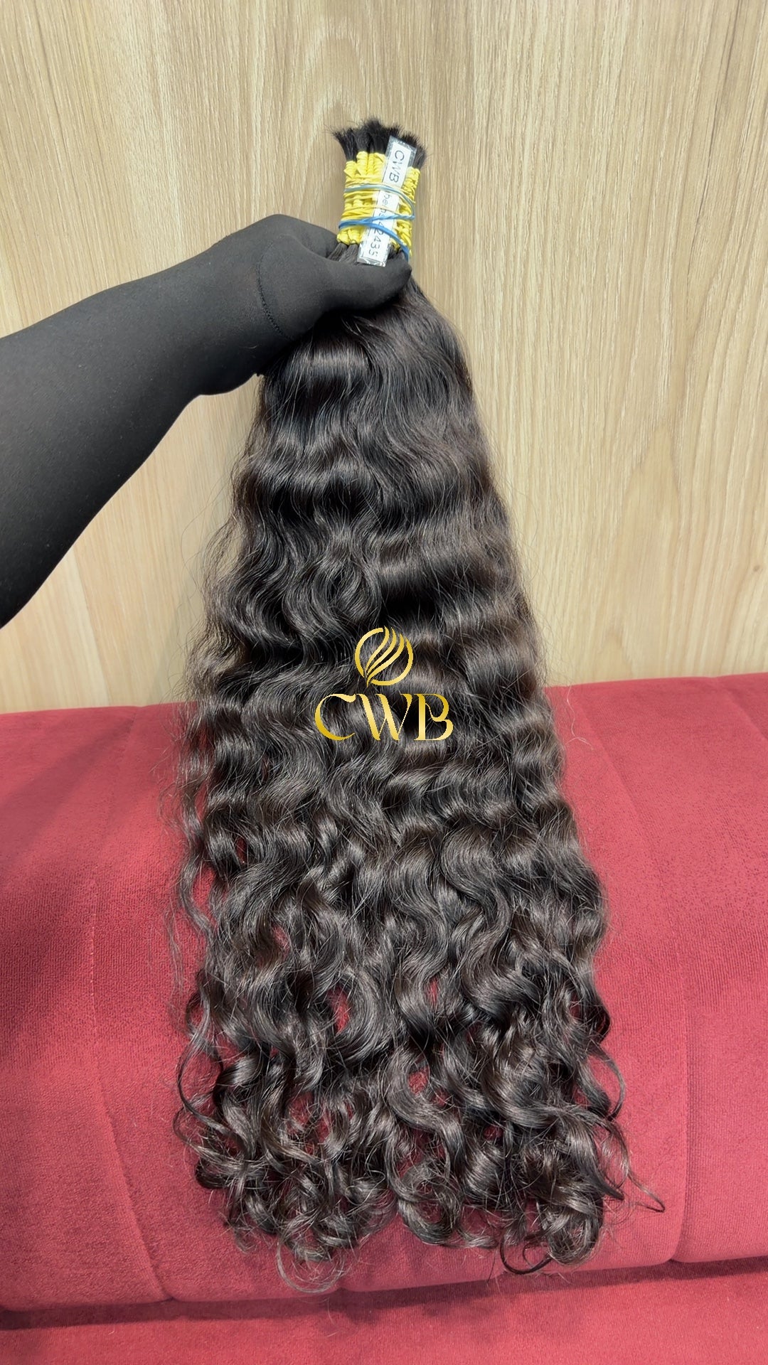 Textura do mega hair castanho escuro ondulado natural CWB — peça única