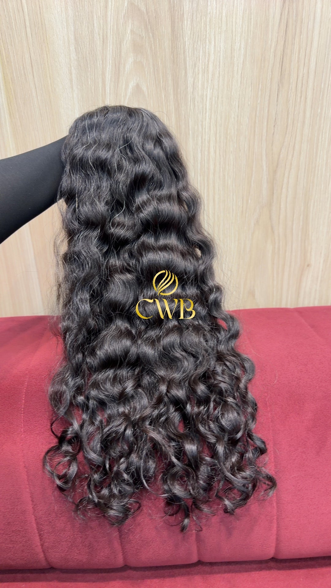 Cabelo humano natural castanho escuro ondulado 60cm 228g — mega hair peça única CWB, vista de trás