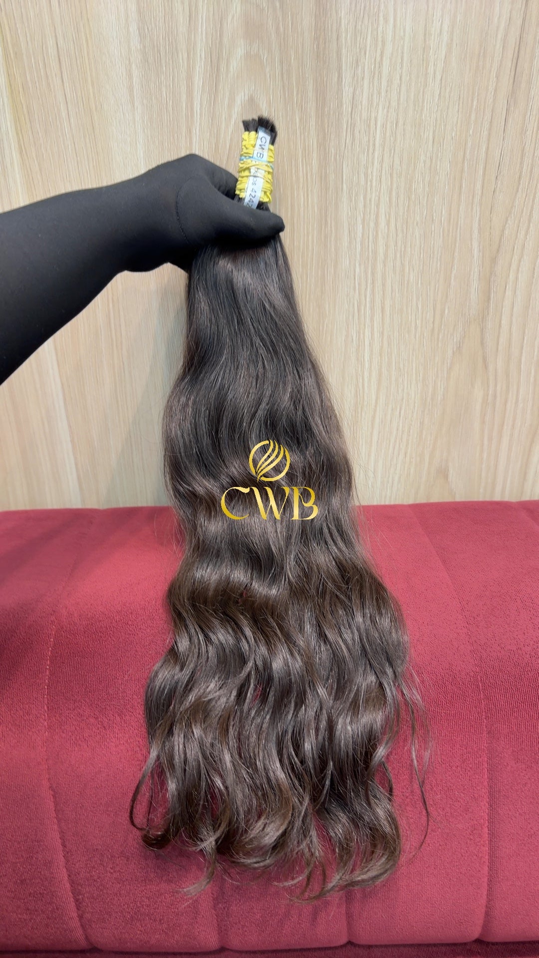 Textura do mega hair castanho claro ondulado natural CWB — peça única
