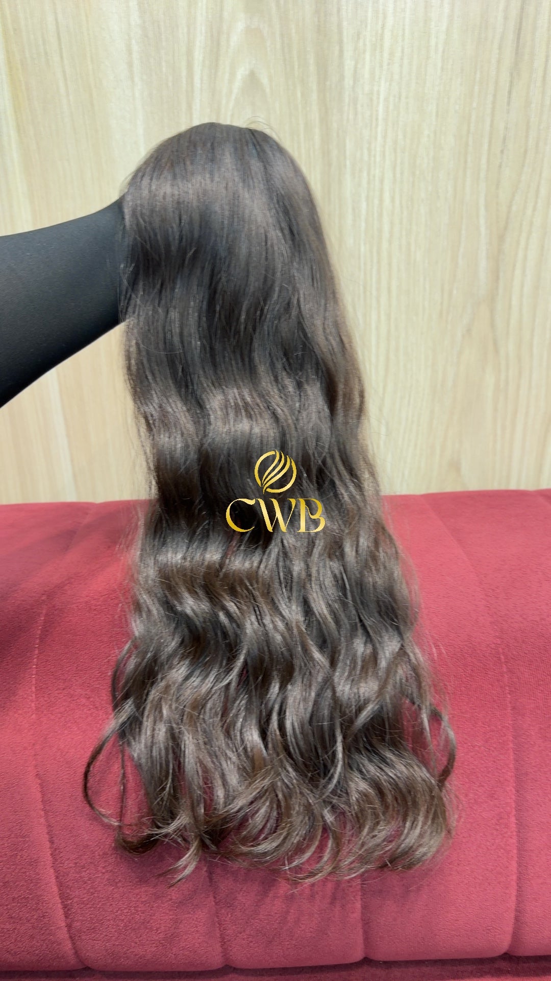 Cabelo castanho claro 57cm sendo medido — 116g brasileiro do Sul