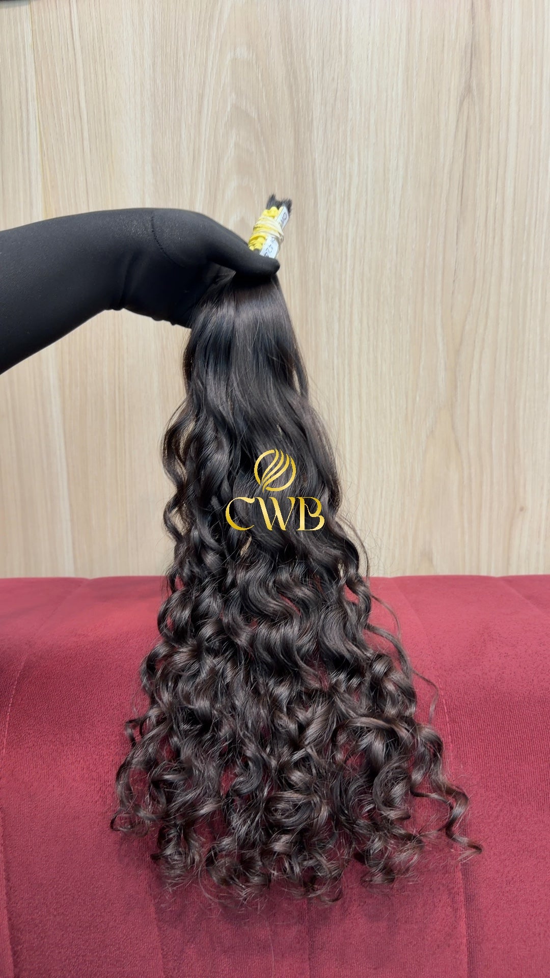 Mega hair castanho médio cacheado 50cm — peça exclusiva CWB