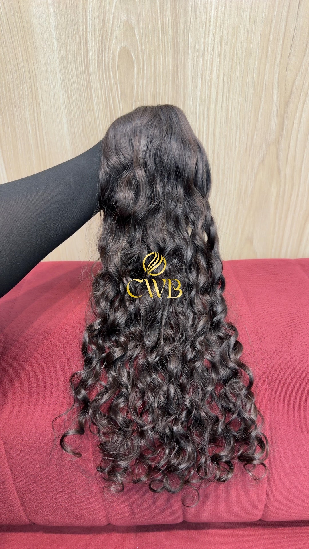 Cabelo castanho médio 50cm sendo medido — 90g brasileiro do Sul