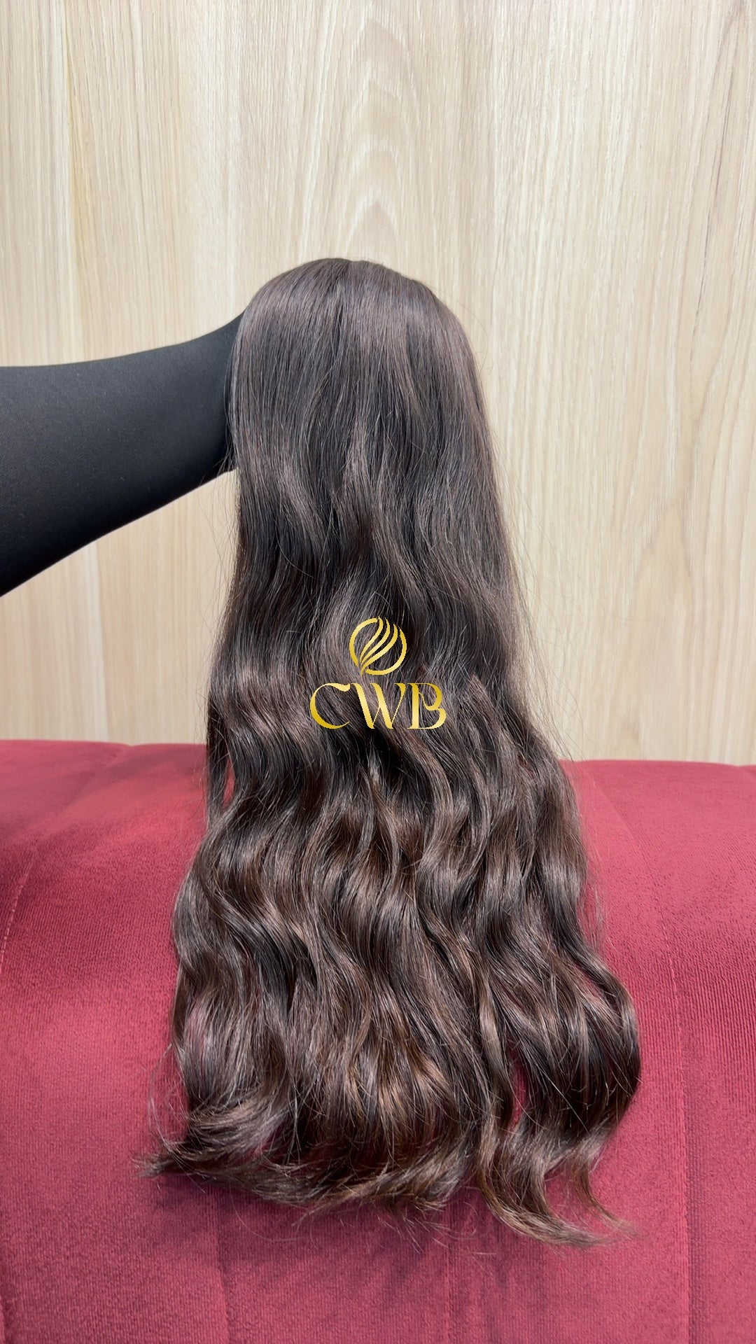 Cabelo humano natural castanho claro ondulado 55cm 97g — mega hair peça única CWB, vista de trás