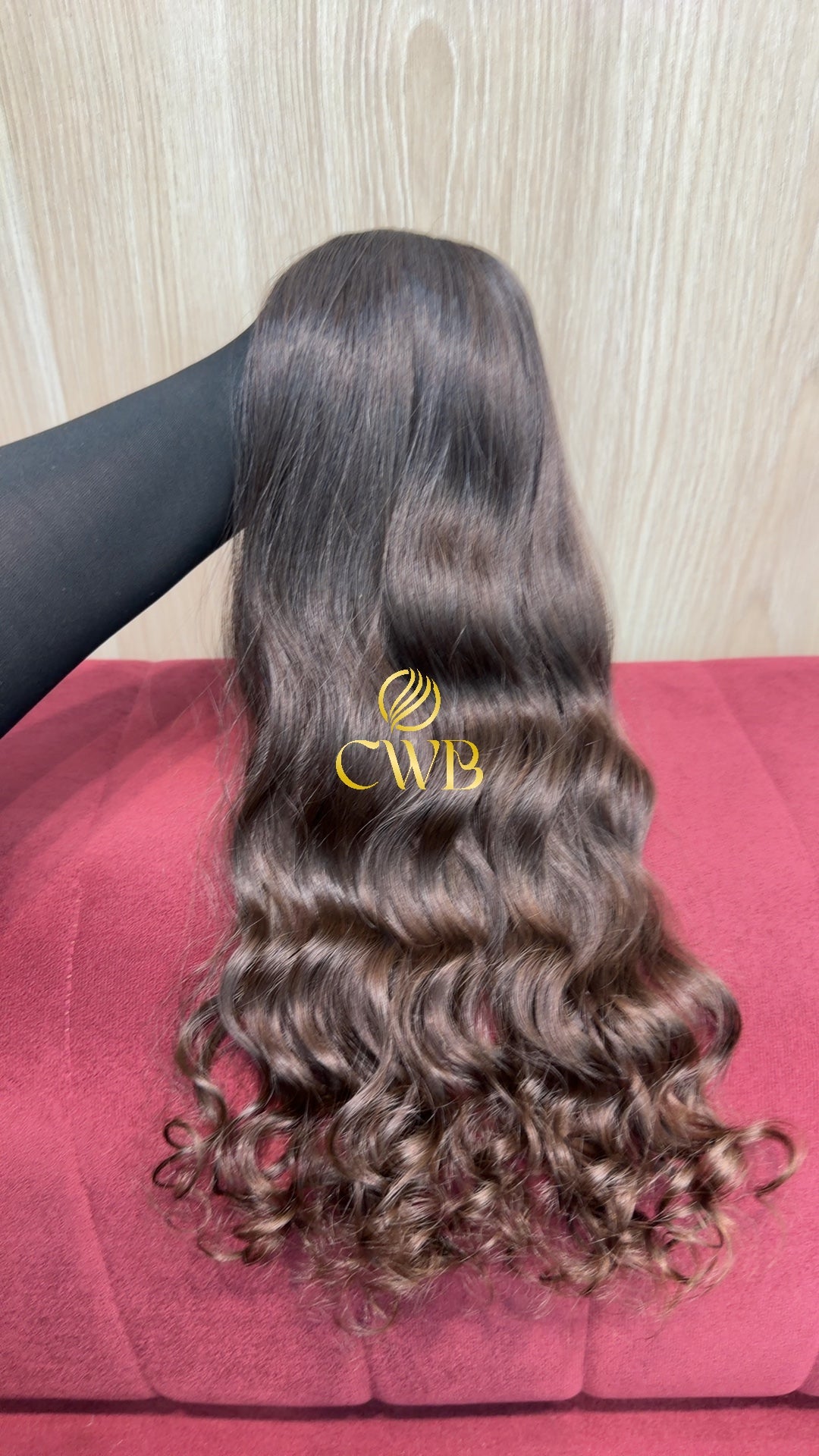 Cabelo humano natural loiro escuro ondulado 50cm 114g — mega hair peça única CWB, vista de trás