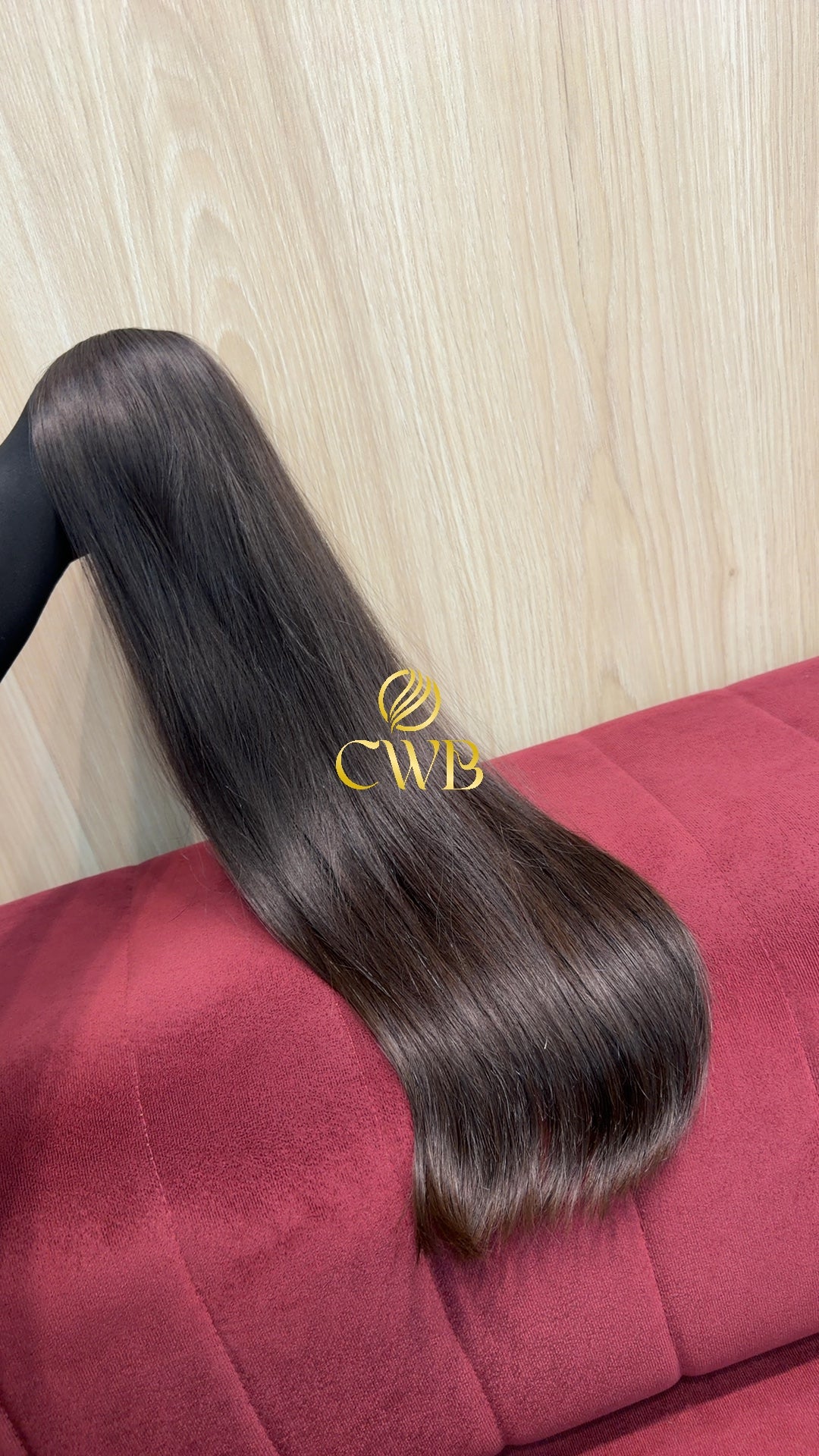 Detalhe do cabelo castanho claro ondulado 59cm — CWB Cabelos