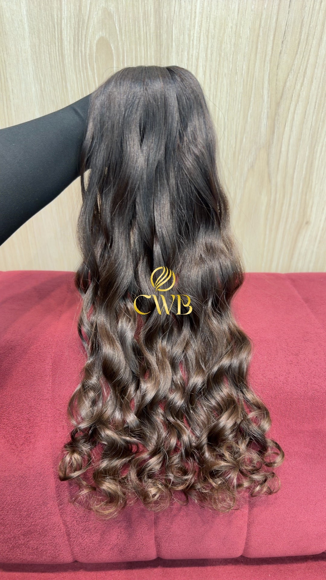 Cabelo humano natural loiro escuro ondulado 50cm 110g — mega hair peça única CWB, vista de trás