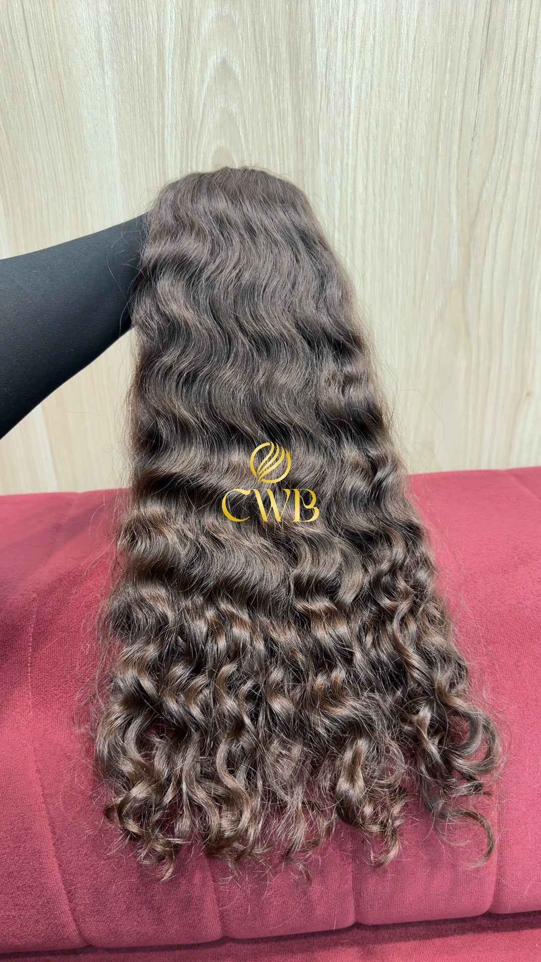 Cabelo castanho claro 52cm sendo medido — 144g brasileiro do Sul