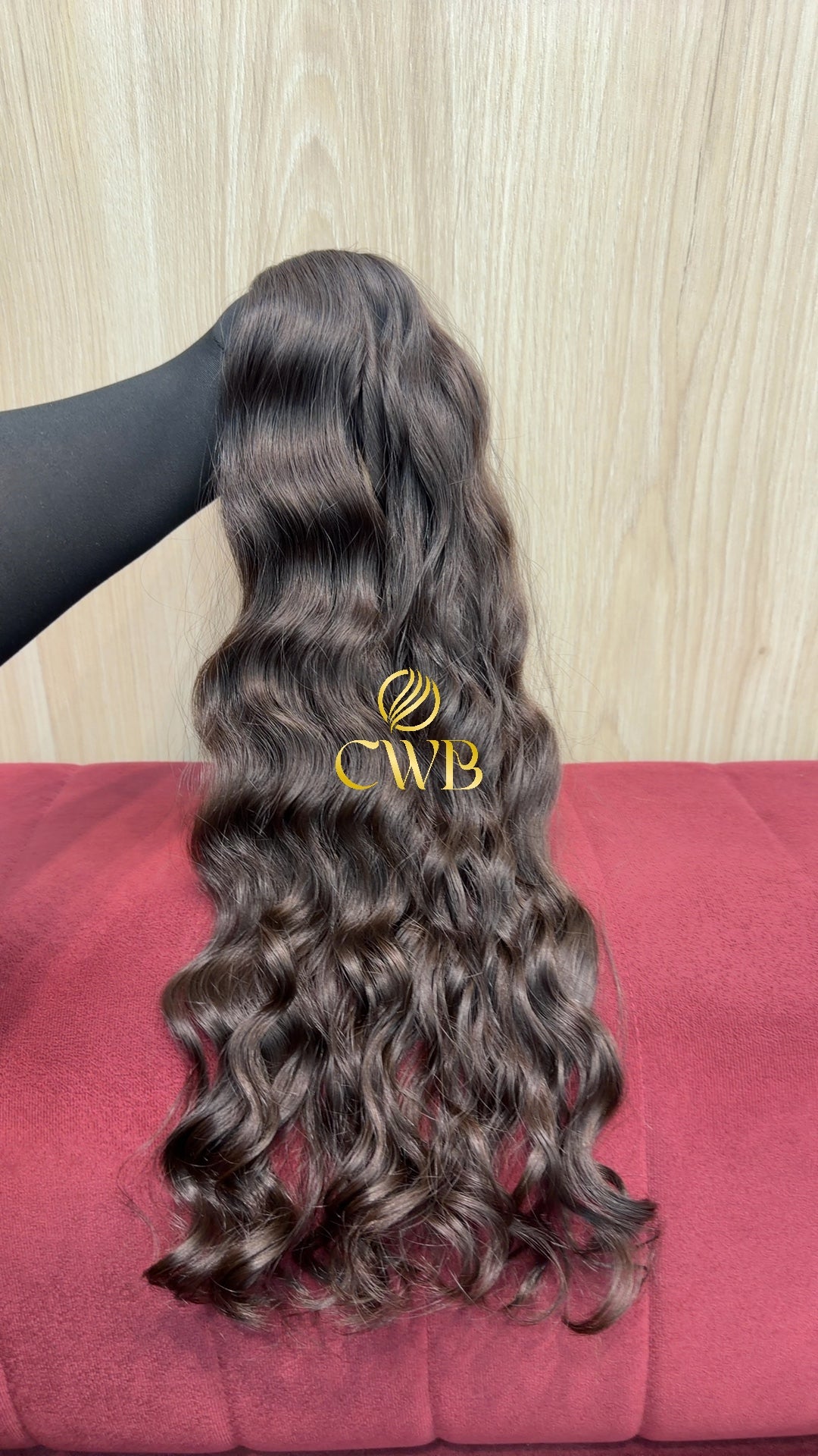 Cabelo humano natural castanho médio ondulado 56cm 119g — mega hair peça única CWB, vista de trás