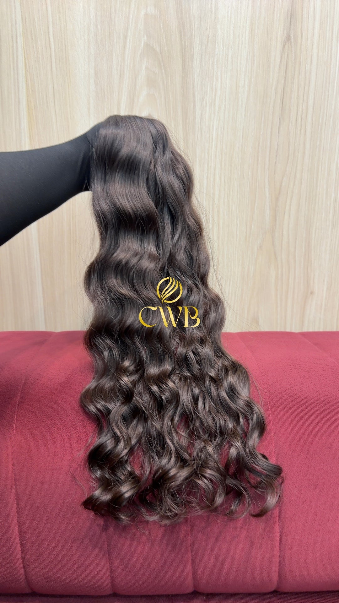 Cabelo castanho médio 56cm sendo medido — 119g brasileiro do Sul