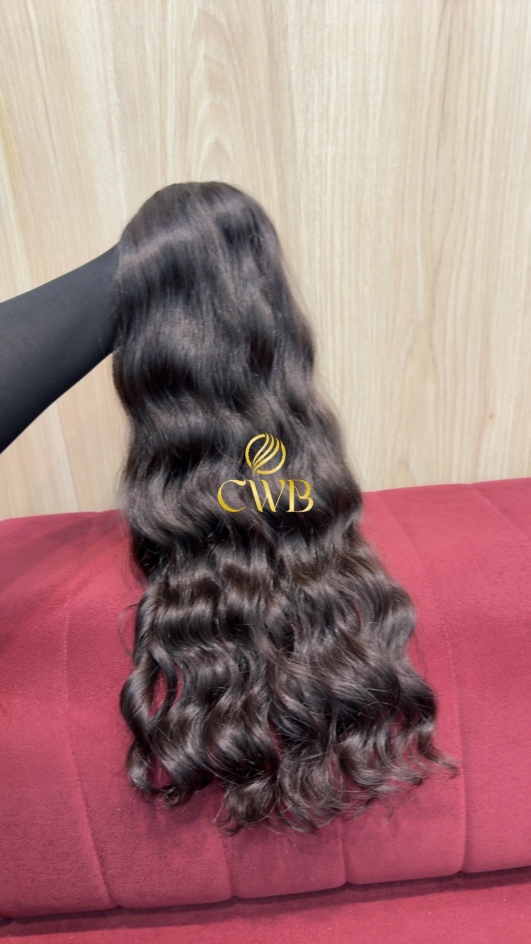 Cabelo castanho médio 58cm sendo medido — 193g brasileiro do Sul
