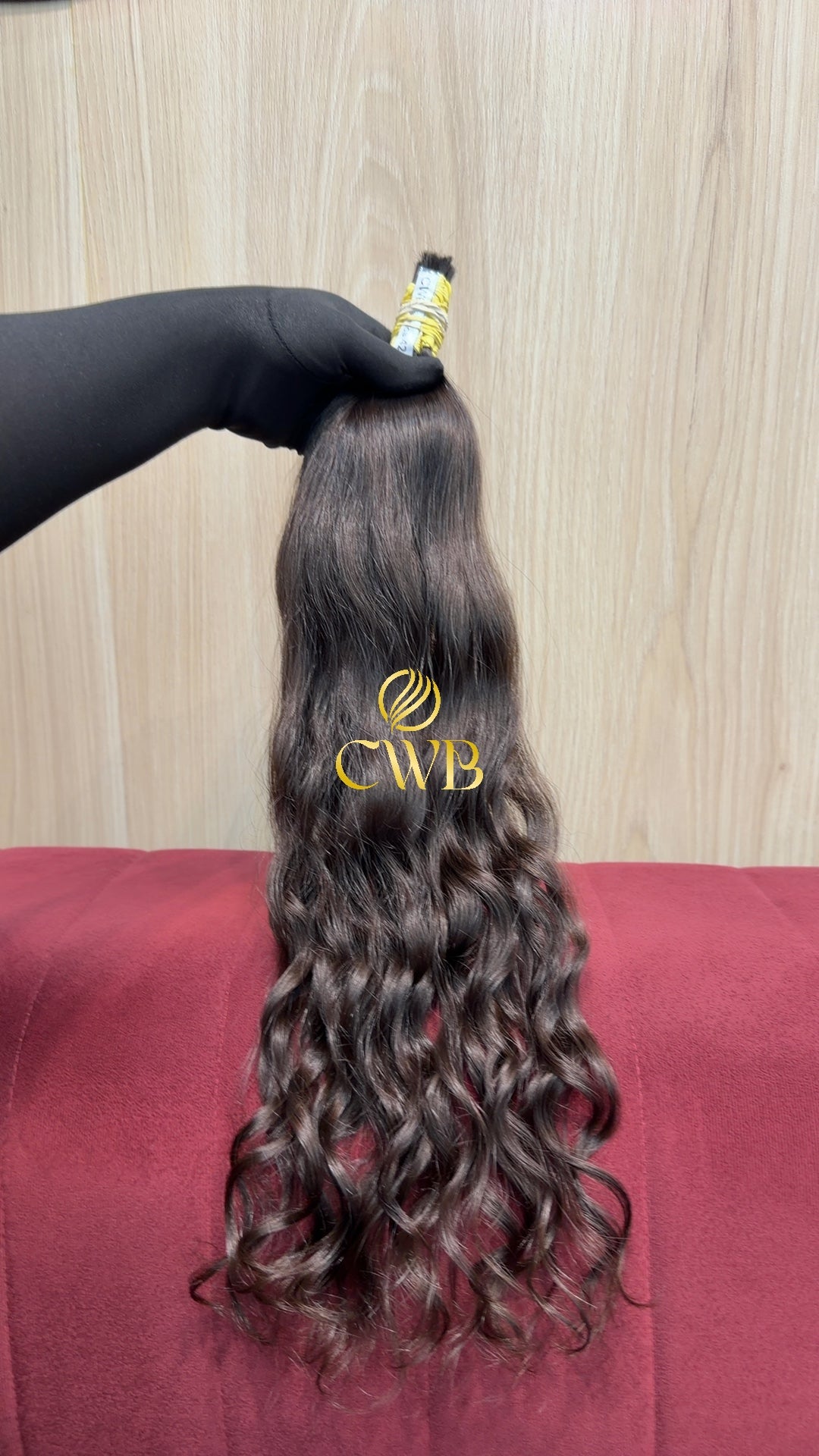 Mega hair castanho médio ondulado 53cm — peça exclusiva CWB