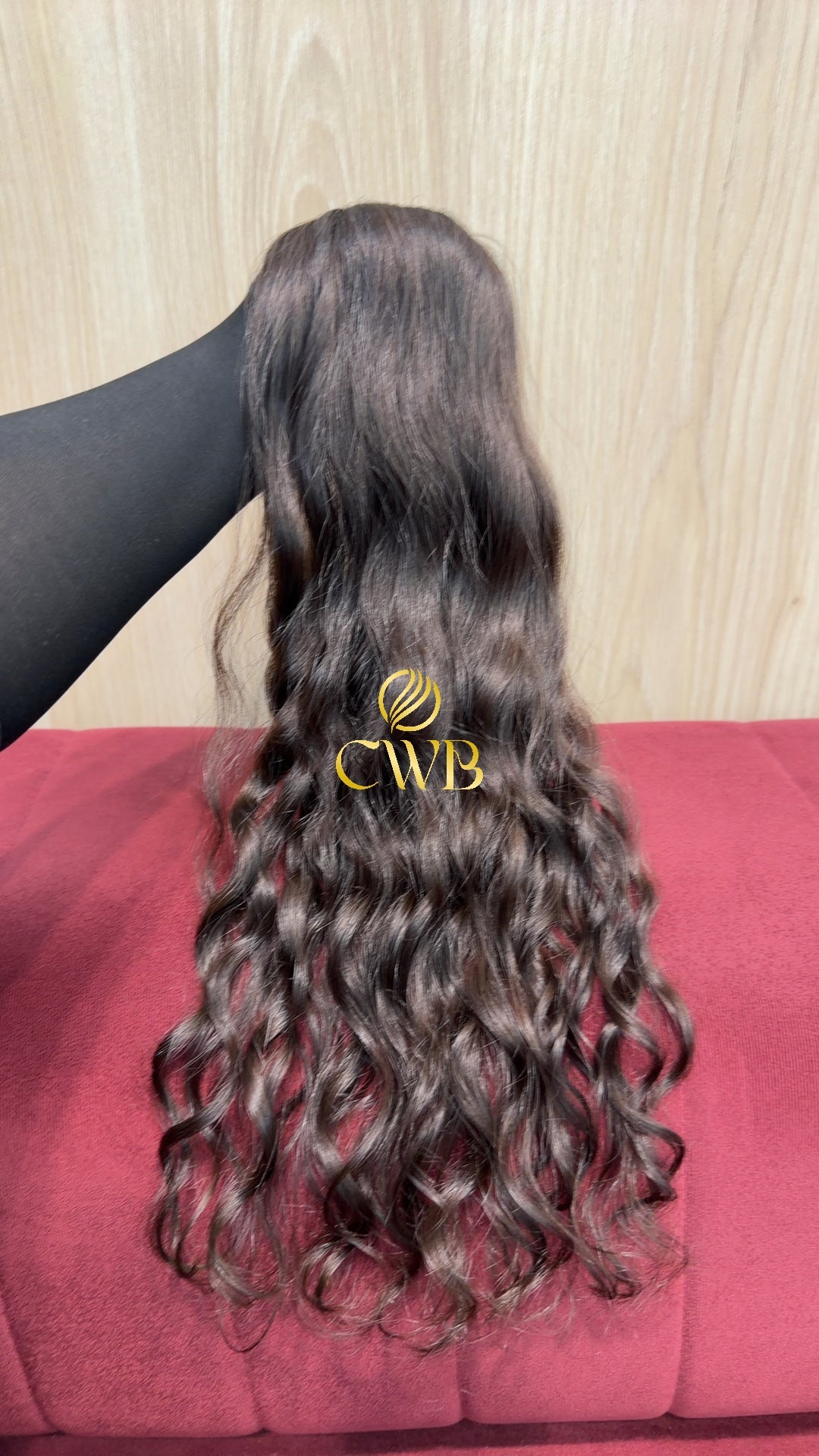 Cabelo castanho médio 53cm sendo medido — 89g brasileiro do Sul