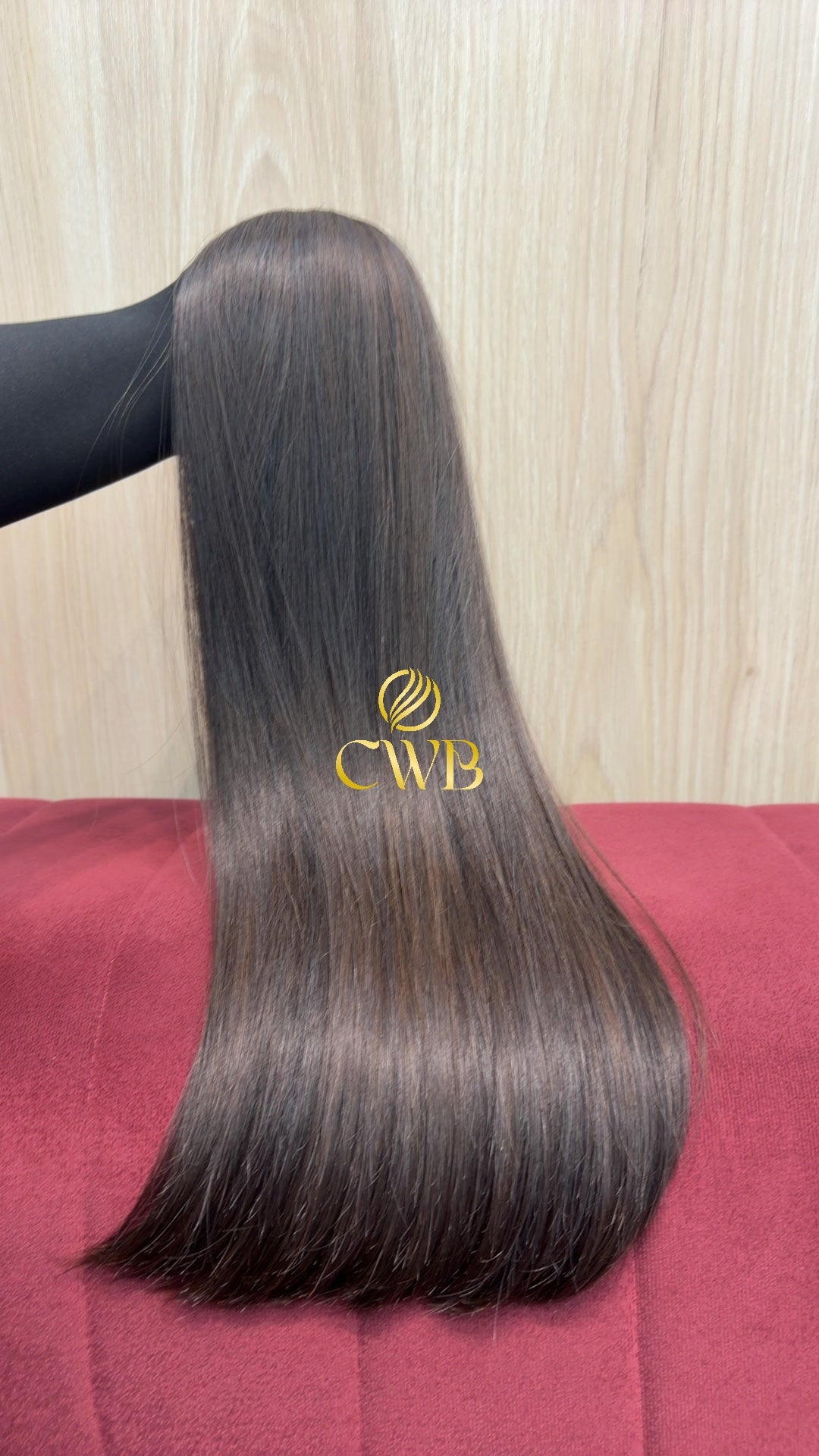 Cabelo castanho médio 57cm sendo medido — 164g brasileiro do Sul