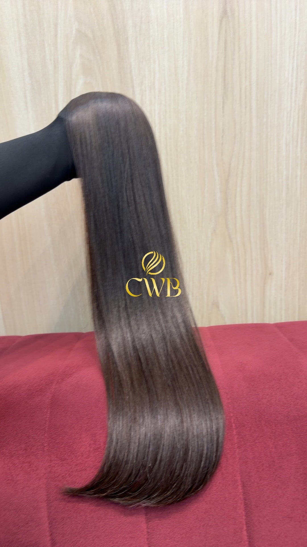 Cabelo humano natural castanho médio liso 63cm 83g — mega hair peça única CWB, vista de trás