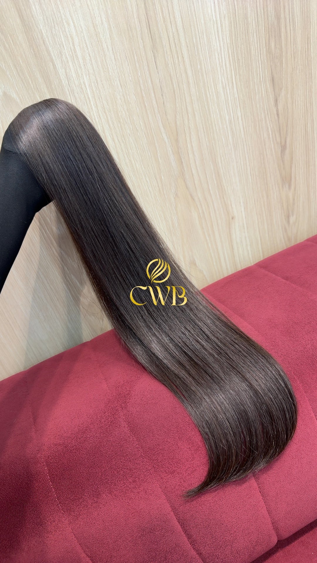 Detalhe do cabelo castanho médio liso 63cm — CWB Cabelos