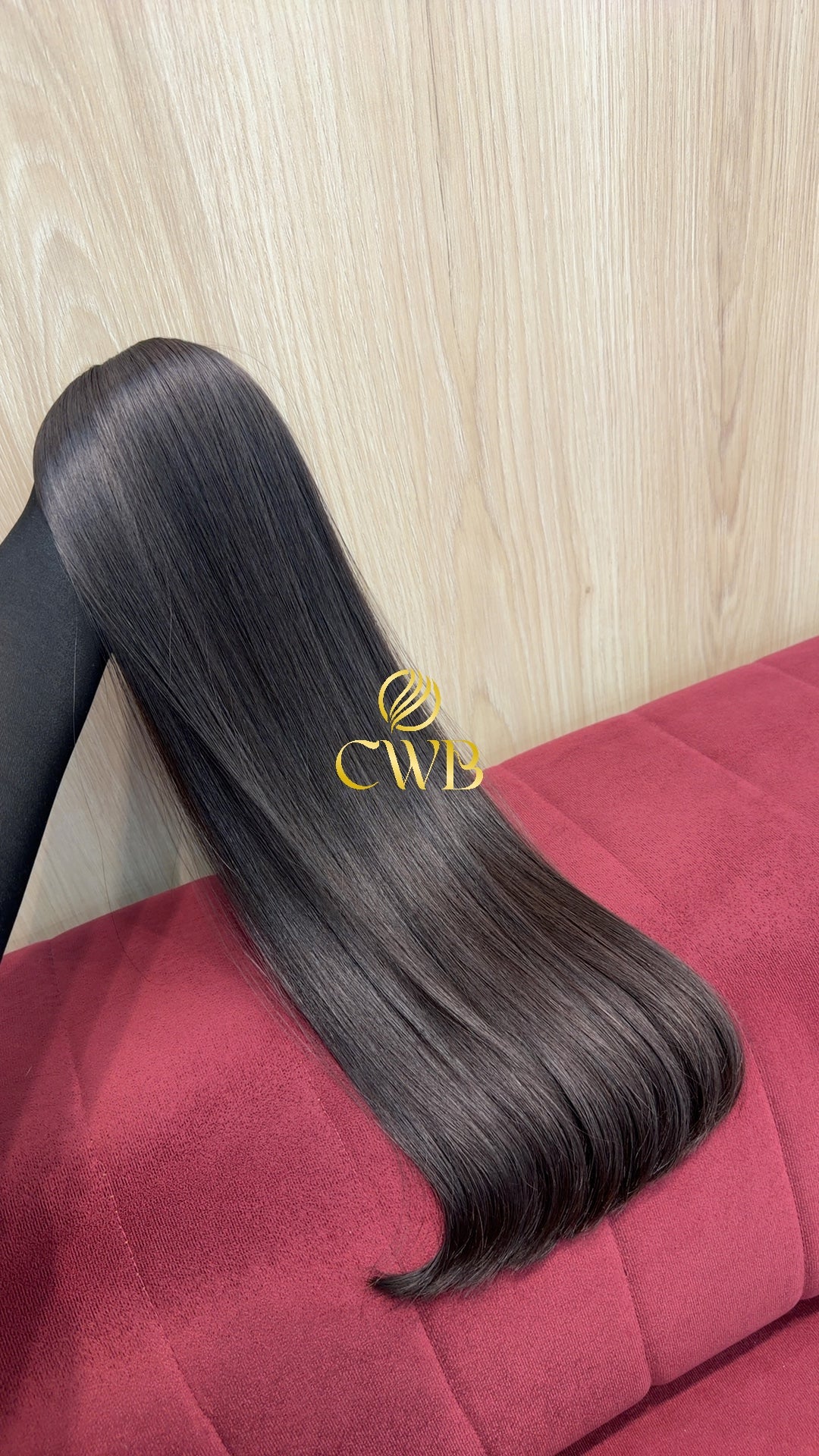 Detalhe do cabelo castanho médio liso 60cm — CWB Cabelos