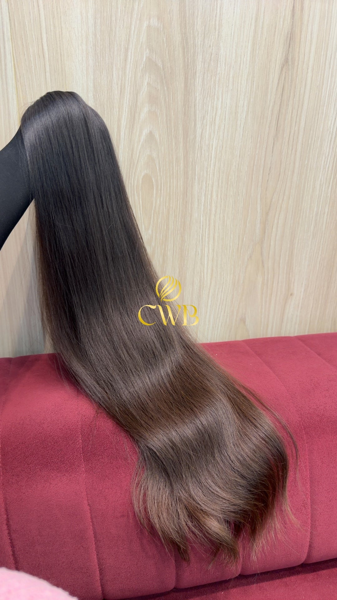 Detalhe do cabelo castanho médio liso 78cm — CWB Cabelos