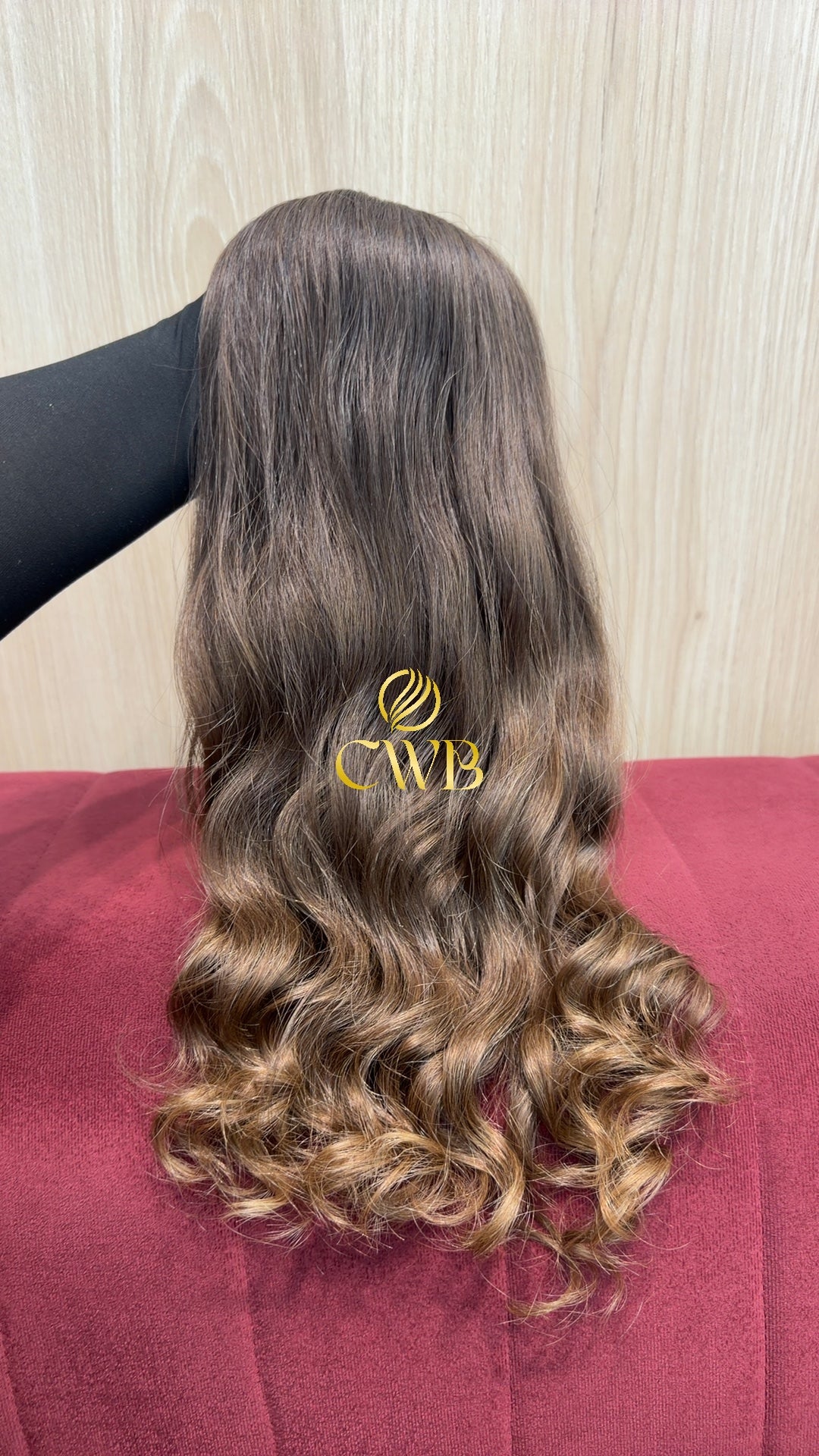 Cabelo humano natural loiro escuro ondulado 49cm 155g — mega hair peça única CWB, vista de trás