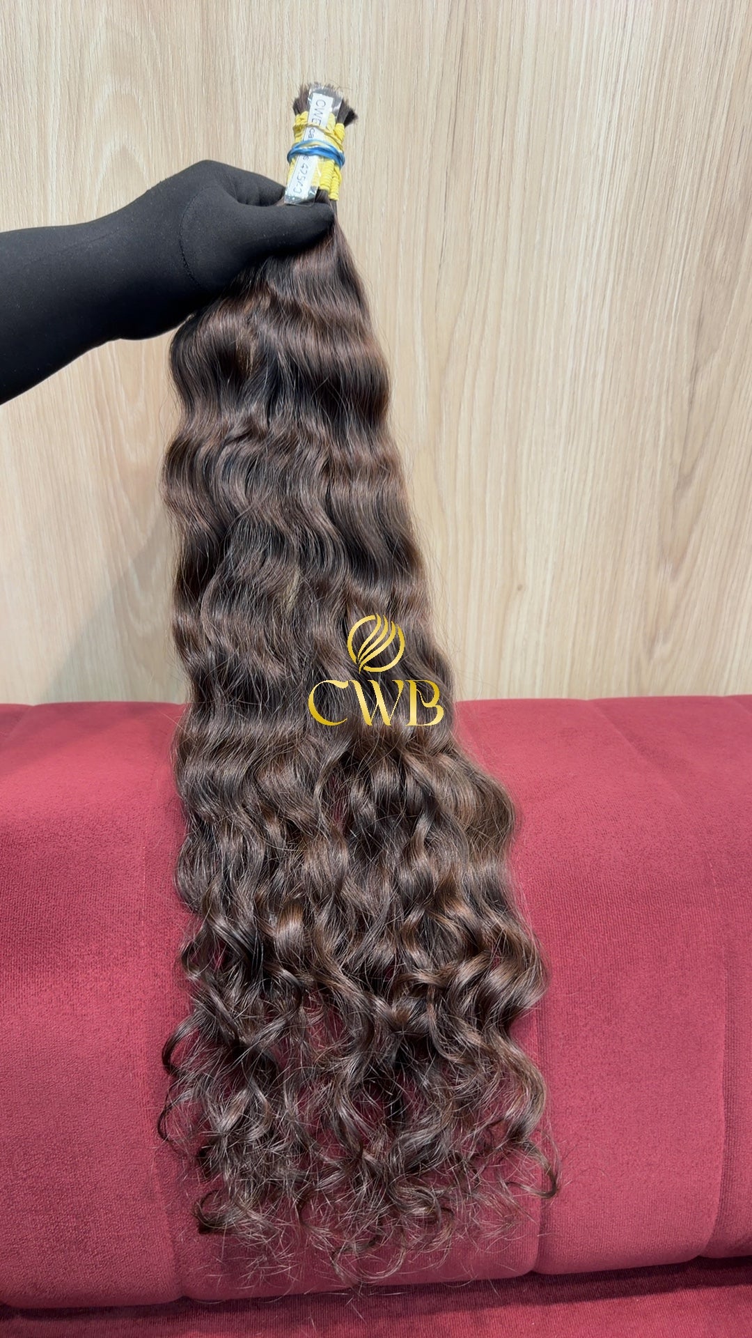 Mega hair castanho médio ondulado 61cm — peça exclusiva CWB