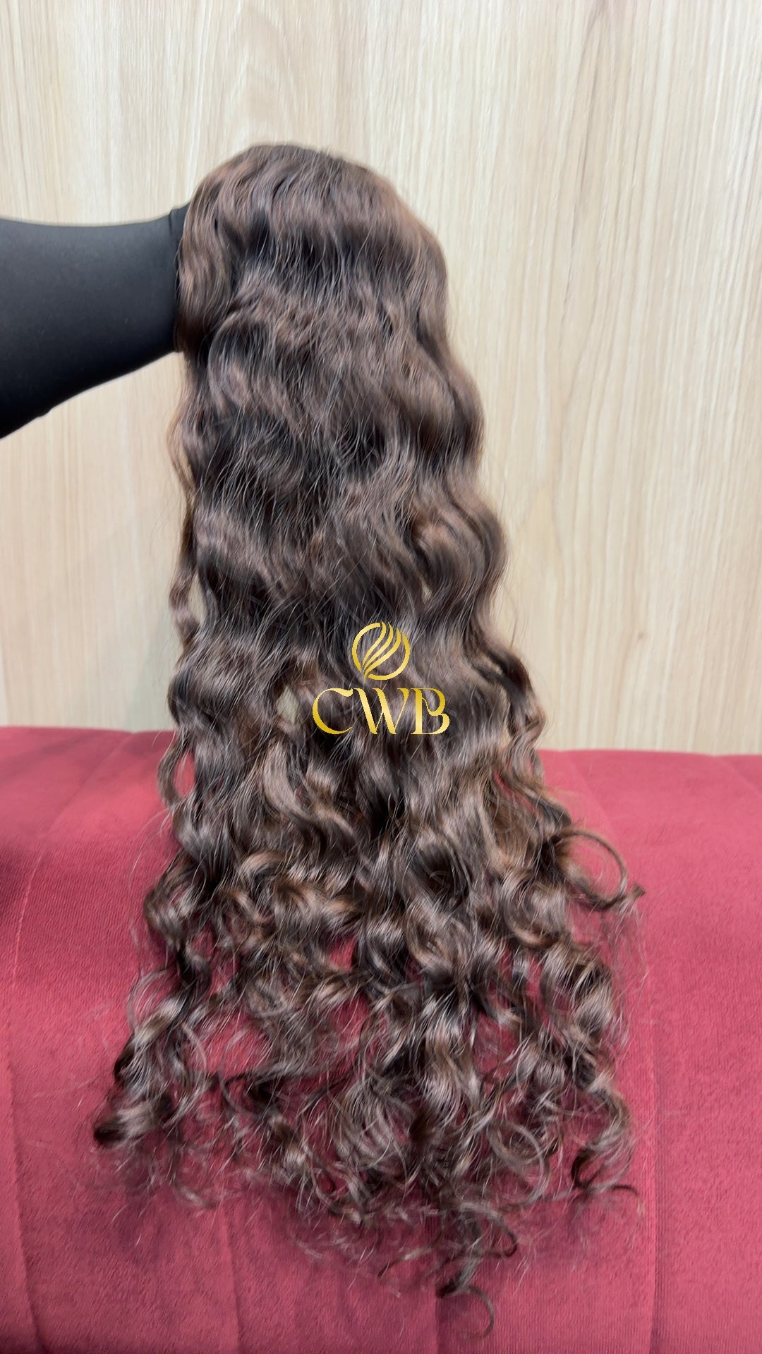 Cabelo humano natural castanho médio ondulado 61cm 123g — mega hair peça única CWB, vista de trás