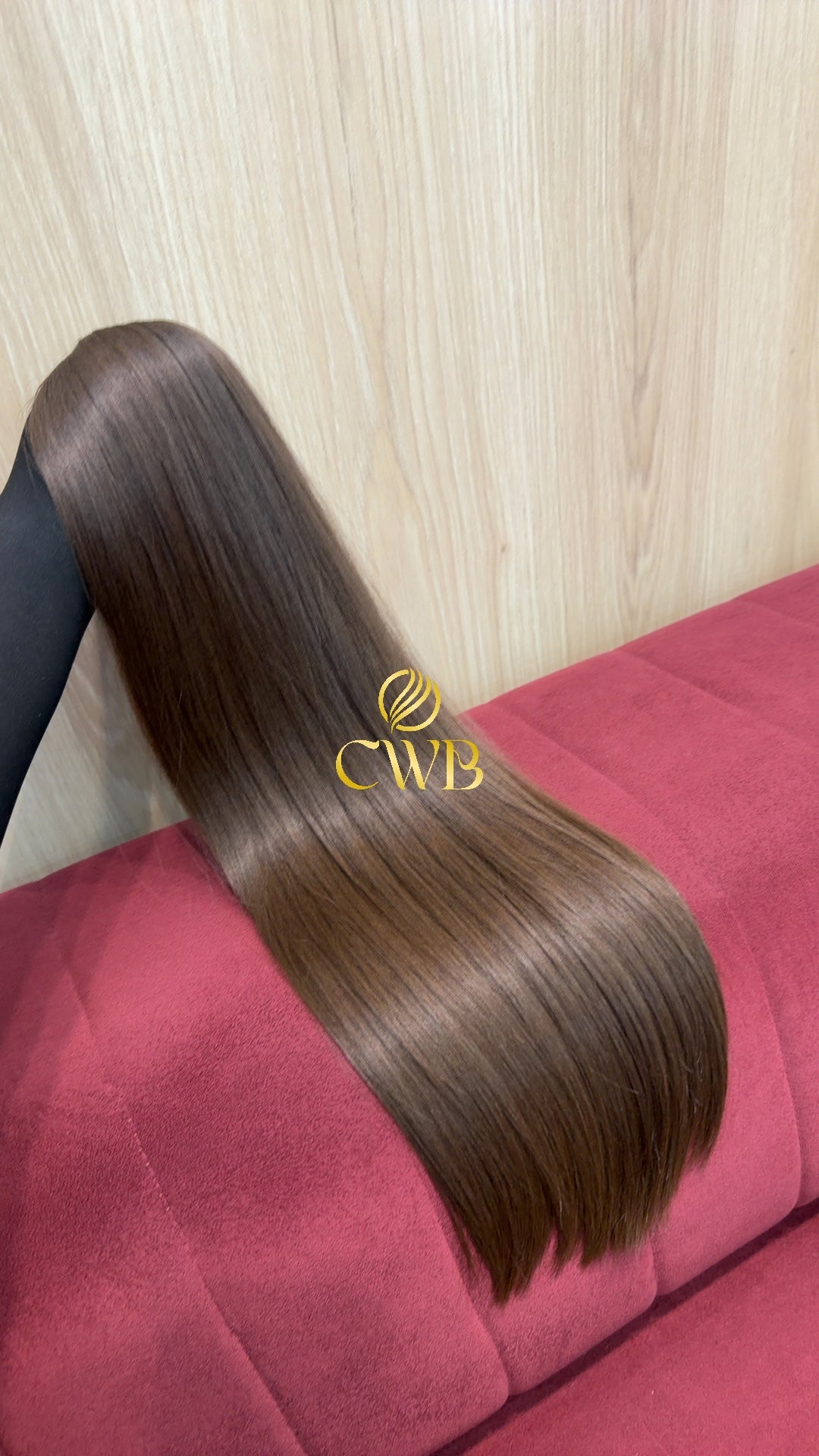 Detalhe do cabelo loiro escuro liso 61cm — CWB Cabelos