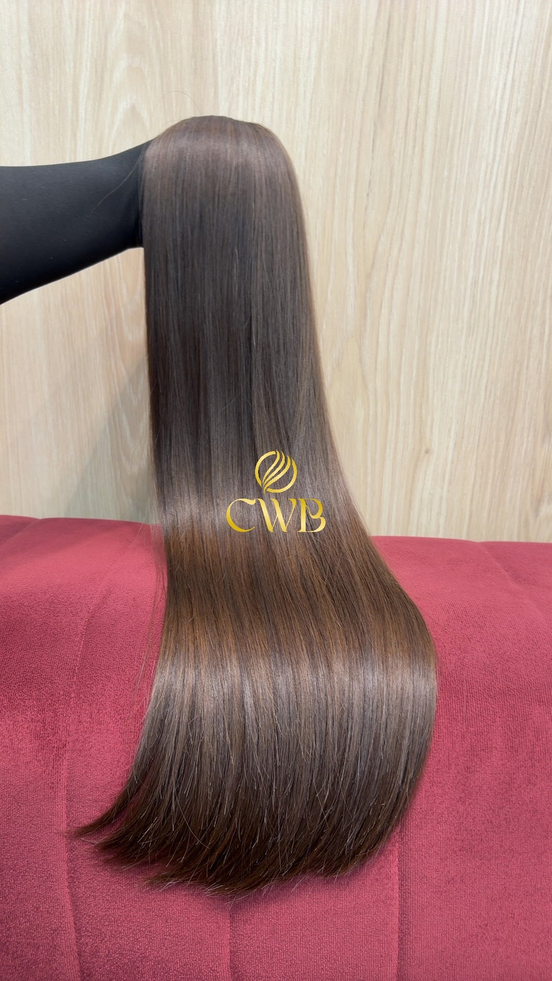 Cabelo humano natural castanho claro liso 64cm 209g — mega hair peça única CWB, vista de trás