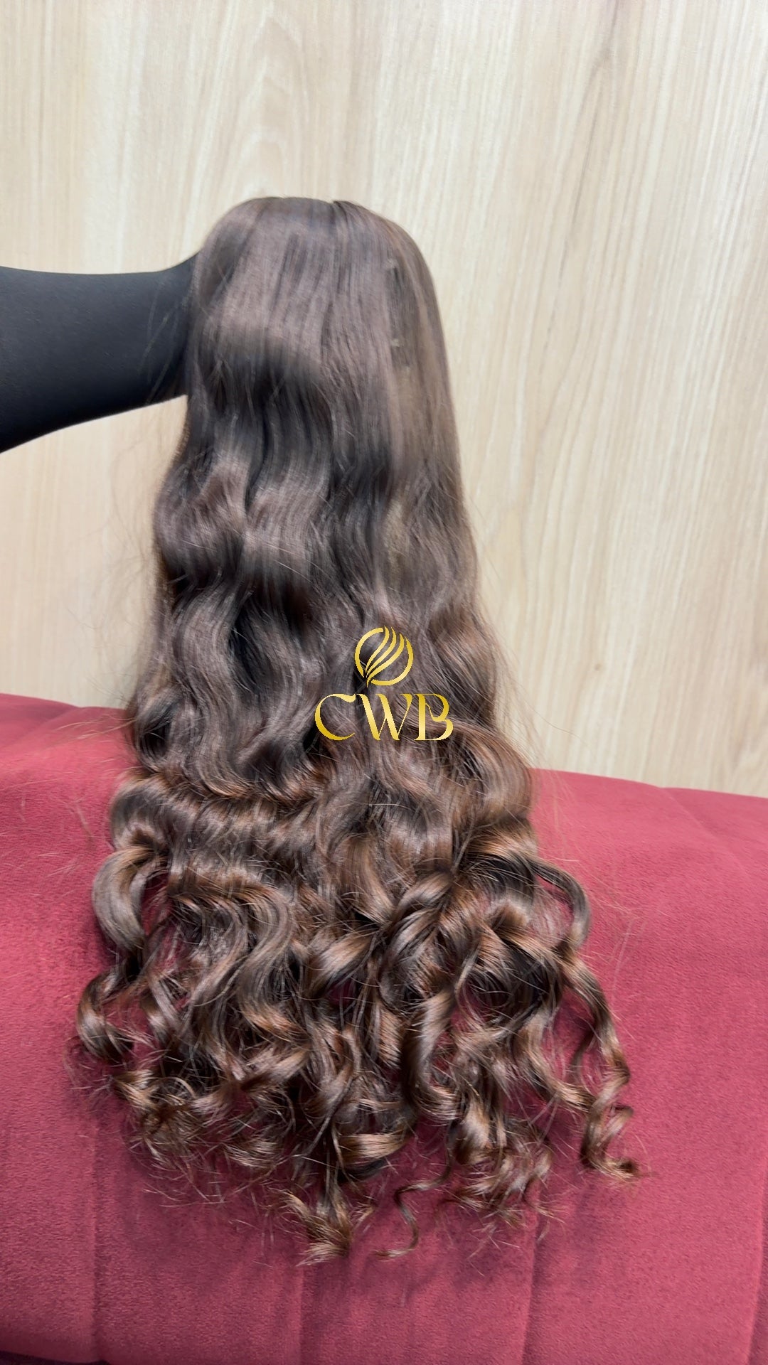 Cabelo castanho claro 61cm sendo medido — 161g brasileiro do Sul
