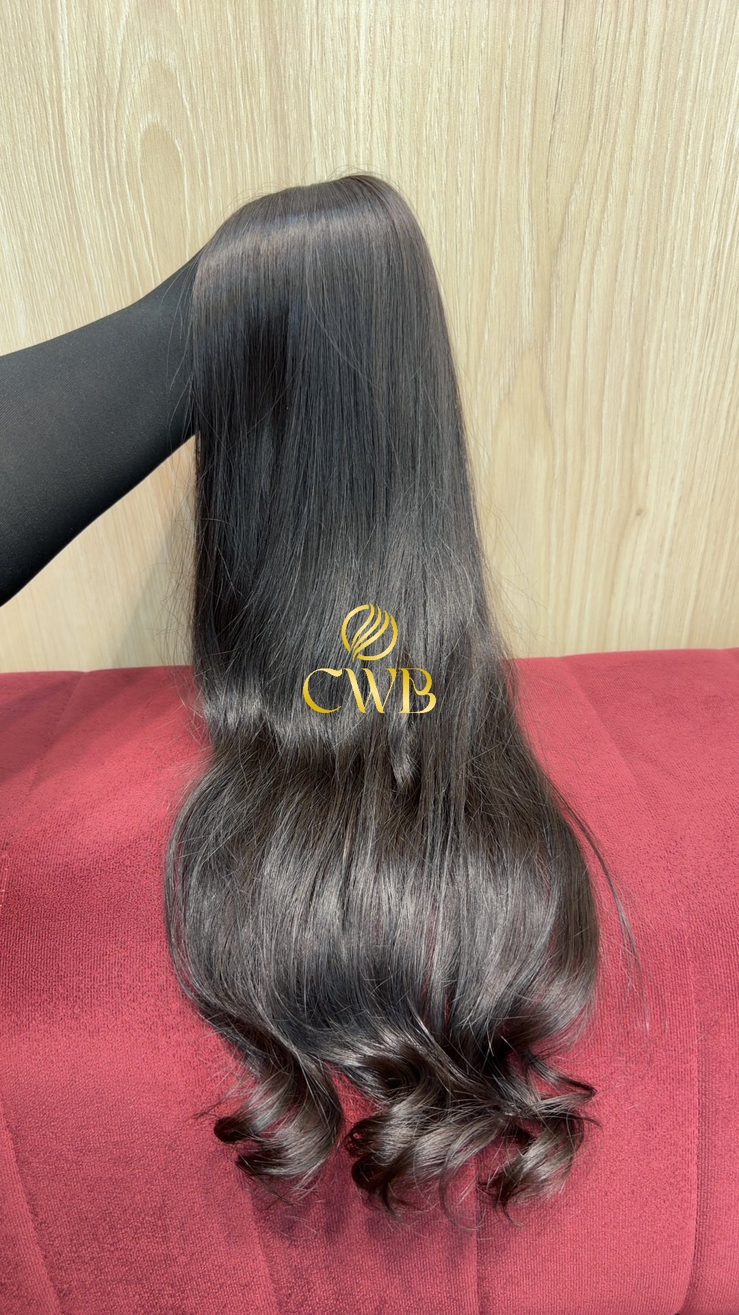 Cabelo humano natural castanho escuro ondulado 56cm 114g — mega hair peça única CWB, vista de trás