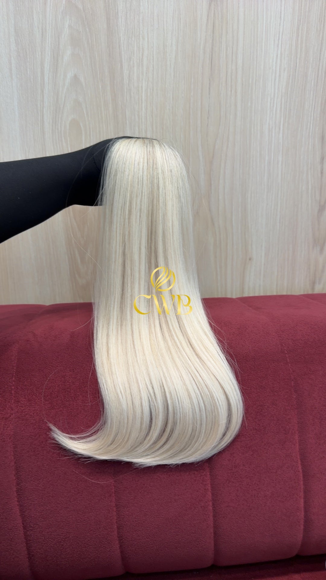 Cabelo loiro descolorido raiz esfumada 50cm sendo medido — 88g brasileiro do Sul