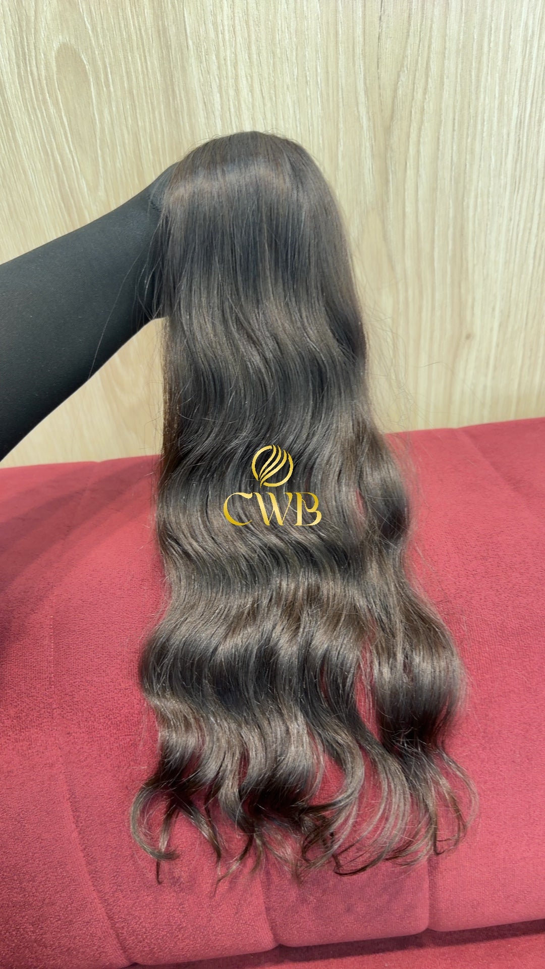 Cabelo castanho médio 49cm sendo medido — 53g brasileiro do Sul